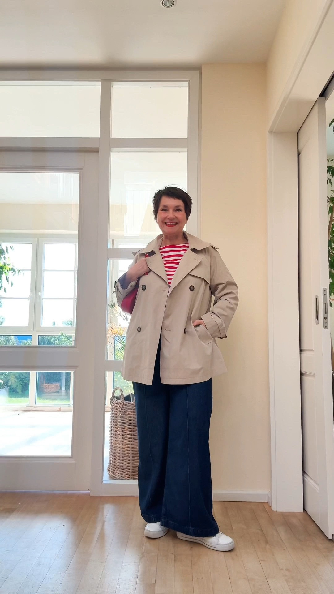 Herbstoutfits für Frauen über 50: klassische Jeans, Streifenshirt, kurzer Trenchcoat! Ein echter Evergreen-Look!


Fall outfits for women over 50

#60plus
#50plus
#plussize
#herbstlook
#herbstoutfit
#everydaylook

#LTKautumn #LTKü50 #LTKdeutschland