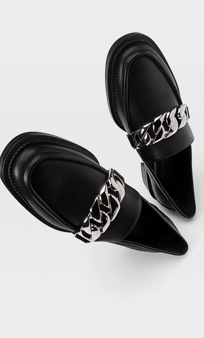 Black loafers with chain detail | Stradivarius (UK)