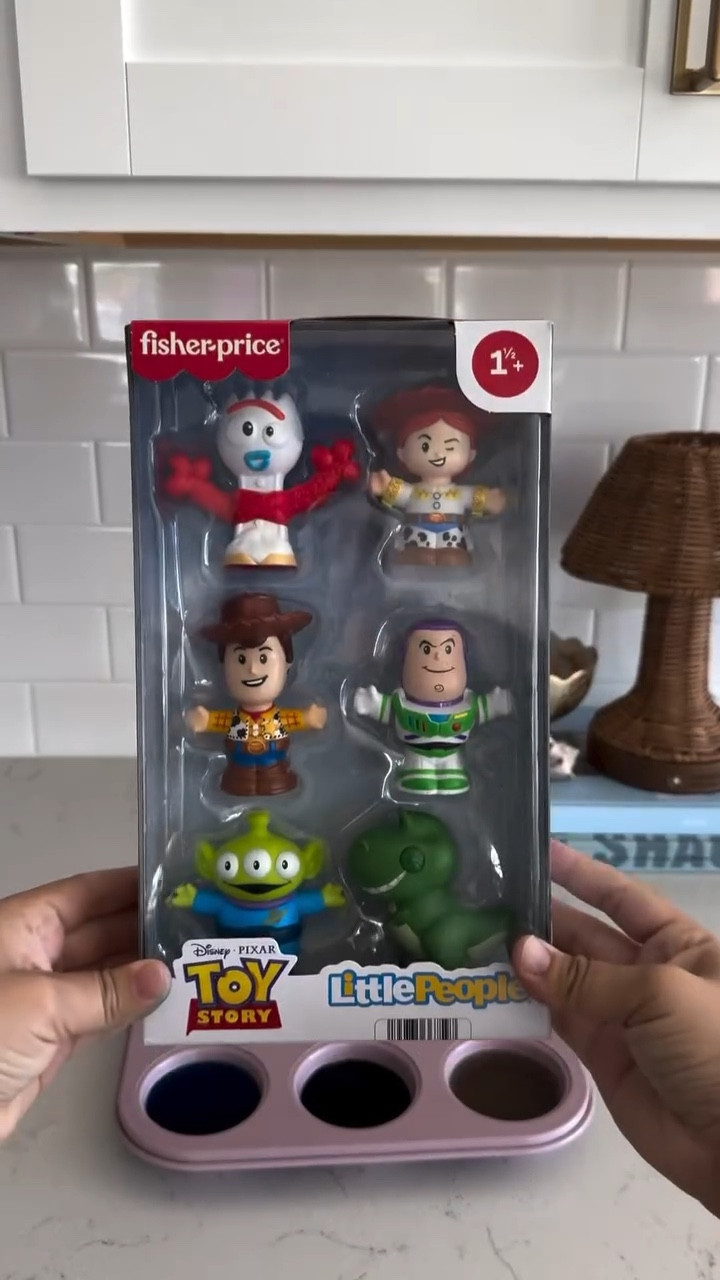 My boys loved this activity. I added food coloring to the water to make it a little more fun😍 I put these in the freezer overnight.

Comment “TOY” and I'll send you a 🔗✨

#screenfree #screenfreeactivities #diy