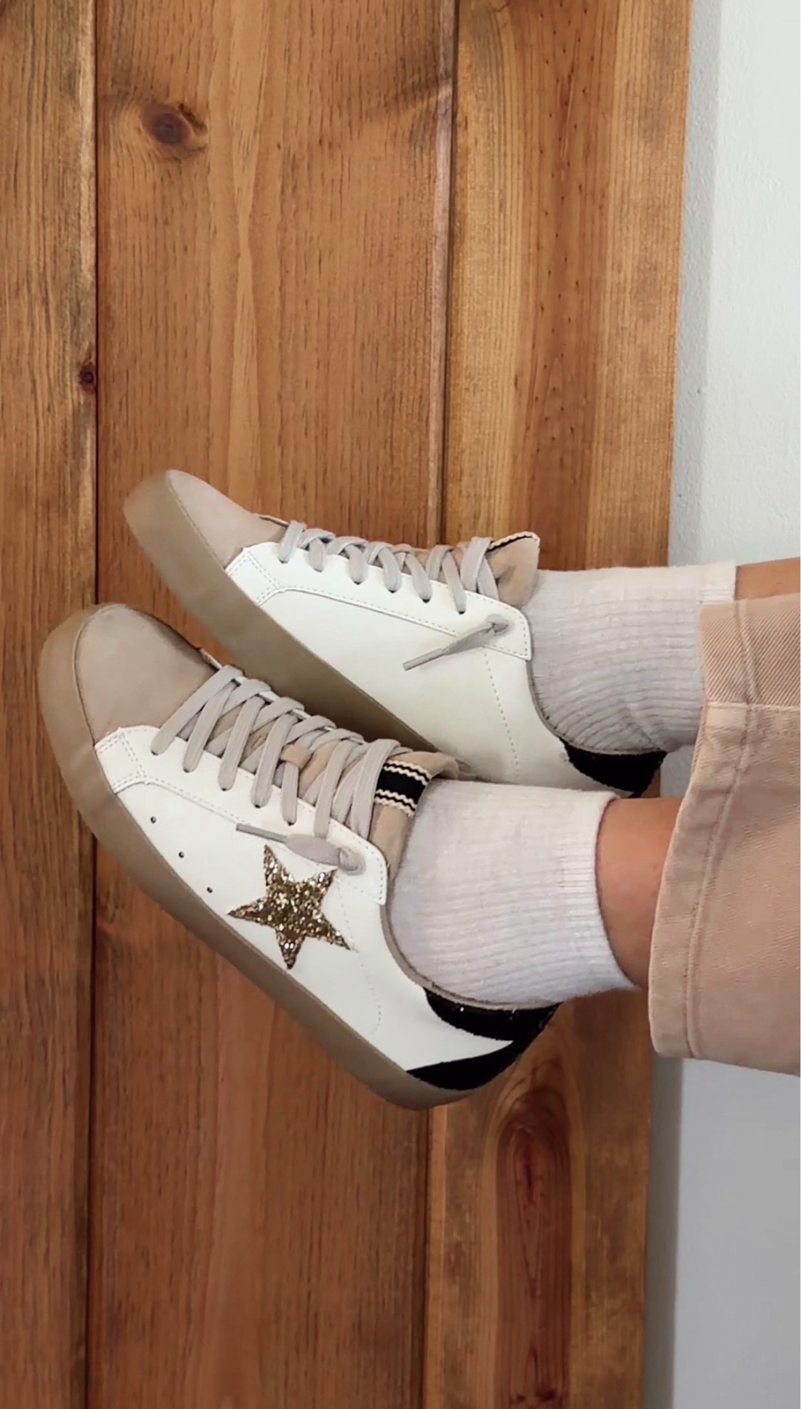 When you want a white sneaker that also has a little personality. The suede contrast tongue and contrast sparkles still keeping it neutral 😍

#LTKootd #LTKmomlife #LTKdayinmylife