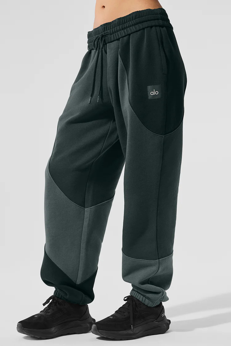 Make Waves Sweatpant - Charcoal Green Tonal | Alo Yoga (US)