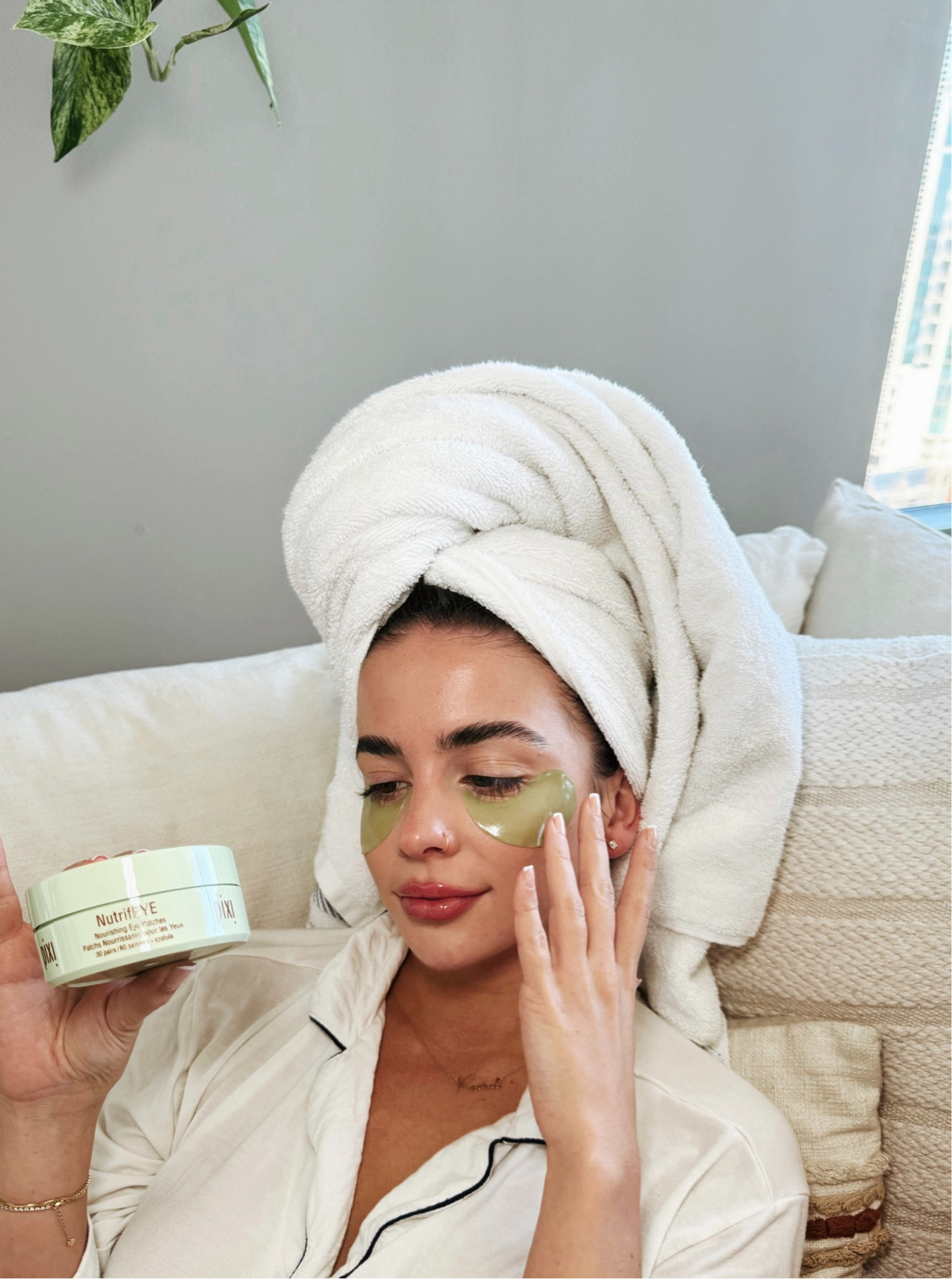 #AD The @pixibeauty NutrifEYE Rose Eye Patches are my new favorite step in prepping my skin for makeup. I found them at @target and have been loving them ever since… 🥰✨ #Pixi #PixiBeauty #PixiPartner #TargetPartner #Target 

#LTKbeauty