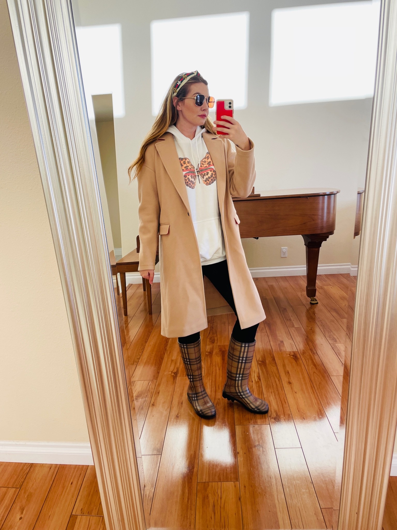 Trench coat outfit this winter ❄️ linked a similar look and fun luxe sweatshirts under $50! 

#LTKunder100 #LTKfit #LTKstyletip