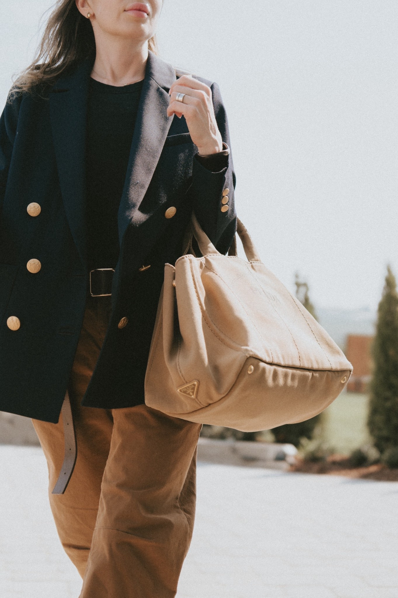 Navy blazer + barrel leg pants in earthy tones and with a square buckled belt ☺️🥰
