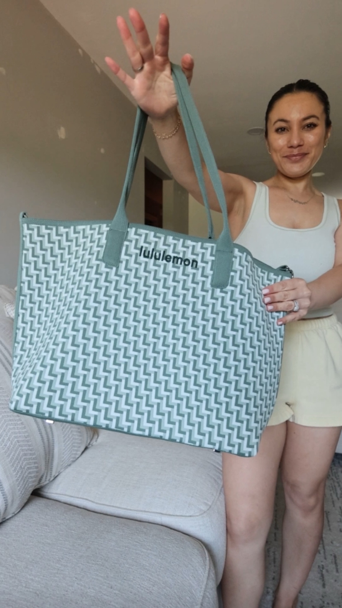 Lululemon knit tote unboxing 

Lululemon tote bag 

Tote bag 


#LTKStyleTip #LTKSummerEdit