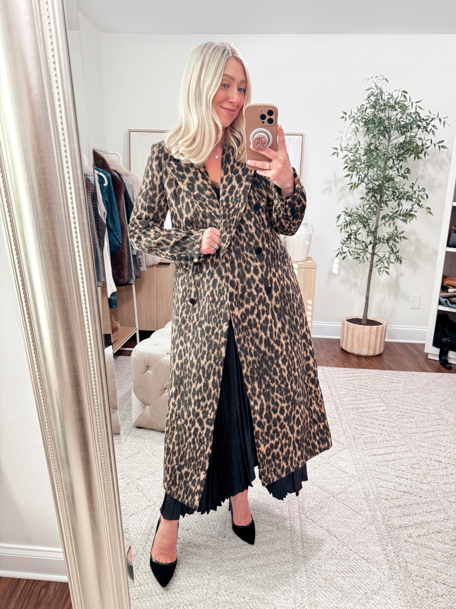 Leopard coat of my dreams on sale for $64! I’m a size 4, wearing the size small (runs TTS)

Leopard coat, Avec Les filles, winter fashion, holiday party 

#LTKGiftGuide #LTKFindsUnder100 #LTKHoliday