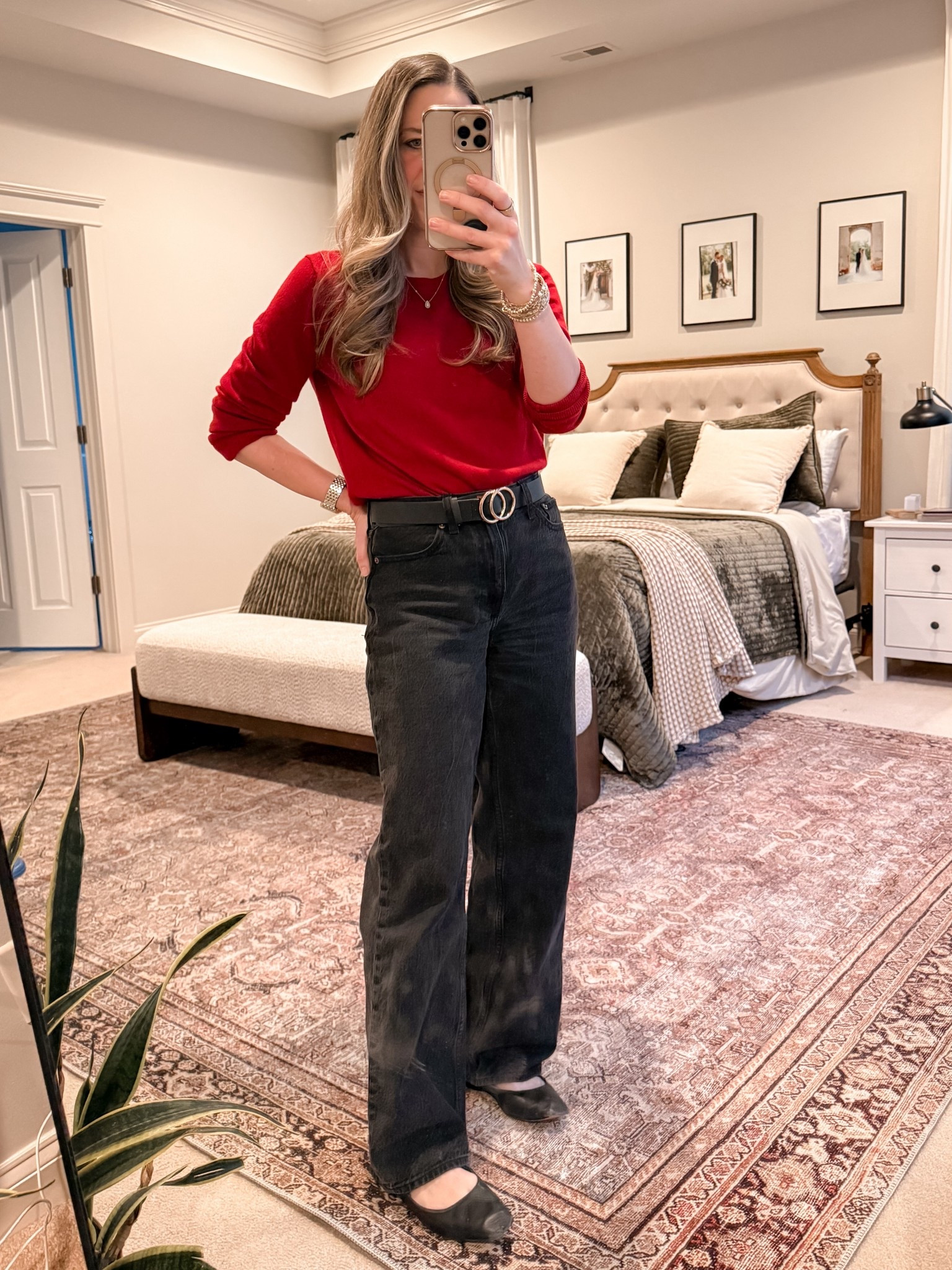 Today’s outfit featuring a dirty mirror and a subtle nod to Valentine’s week ❤️
Wearing Quince’s viral $50 cashmere sweater (the perfect weight and drape) with Abercrombie high-rise loose jeans.
My black Mary Janes are older from Nordstrom, but I’ll link similar styles below.

Use my Quince code INFG-25SIMPLYCHICMAMA10 to save!

#ValentinesOutfit #QuinceCashmere #CapsuleWardrobe #AbercrombieStyle #MaryJanes #ClassicStyle #LTKClassicStyle #LTKUnder100 #LTKWinterStyle #MomOutfits


#LTKootd #LTKValentine #LTKgrwm