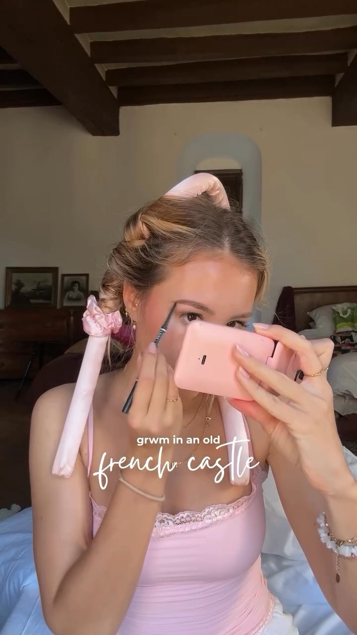 get ready with me: old French castle edition! simple glowy princessy makeup ✨🌸

stayed at a castle in the Loire Valley this past week and I totally loved playing dress up every day lol. Made me feel like a princess!