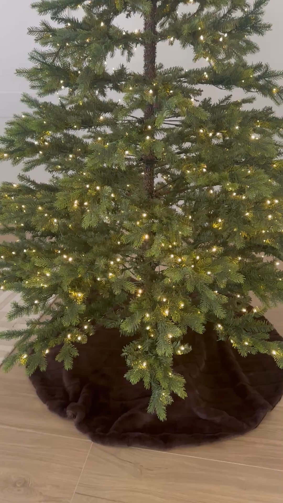 Christmas tree, king of Christmas, 7.5ft tree, neutral Christmas, pre lit

#LTKSeasonal #LTKHoliday