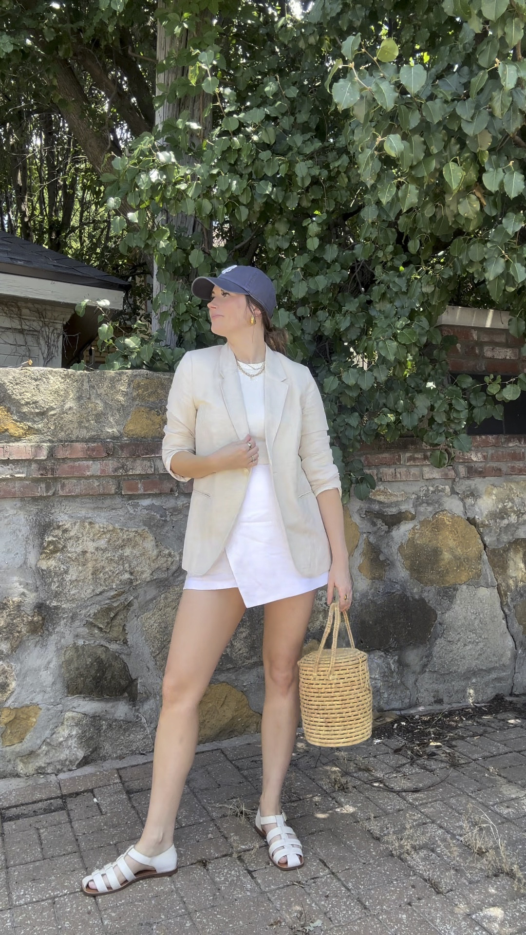 Courtside chic meets #momstyle 🎾🤝🧢



#LTKSeasonal #LTKSaleAlert #LTKFindsUnder50