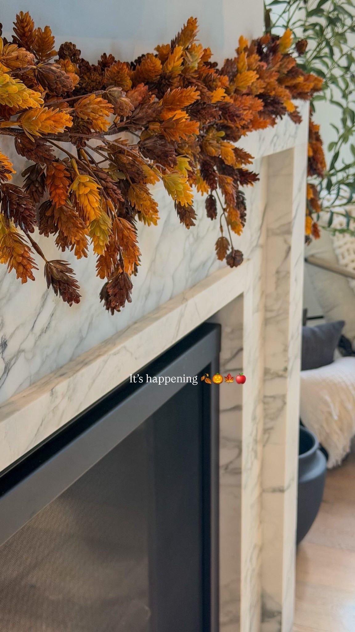 The perfect garland to transition you through the September, October and November 🍁🍂🍎🎃

#LTKSeasonal #LTKdayinmylife #LTKHome