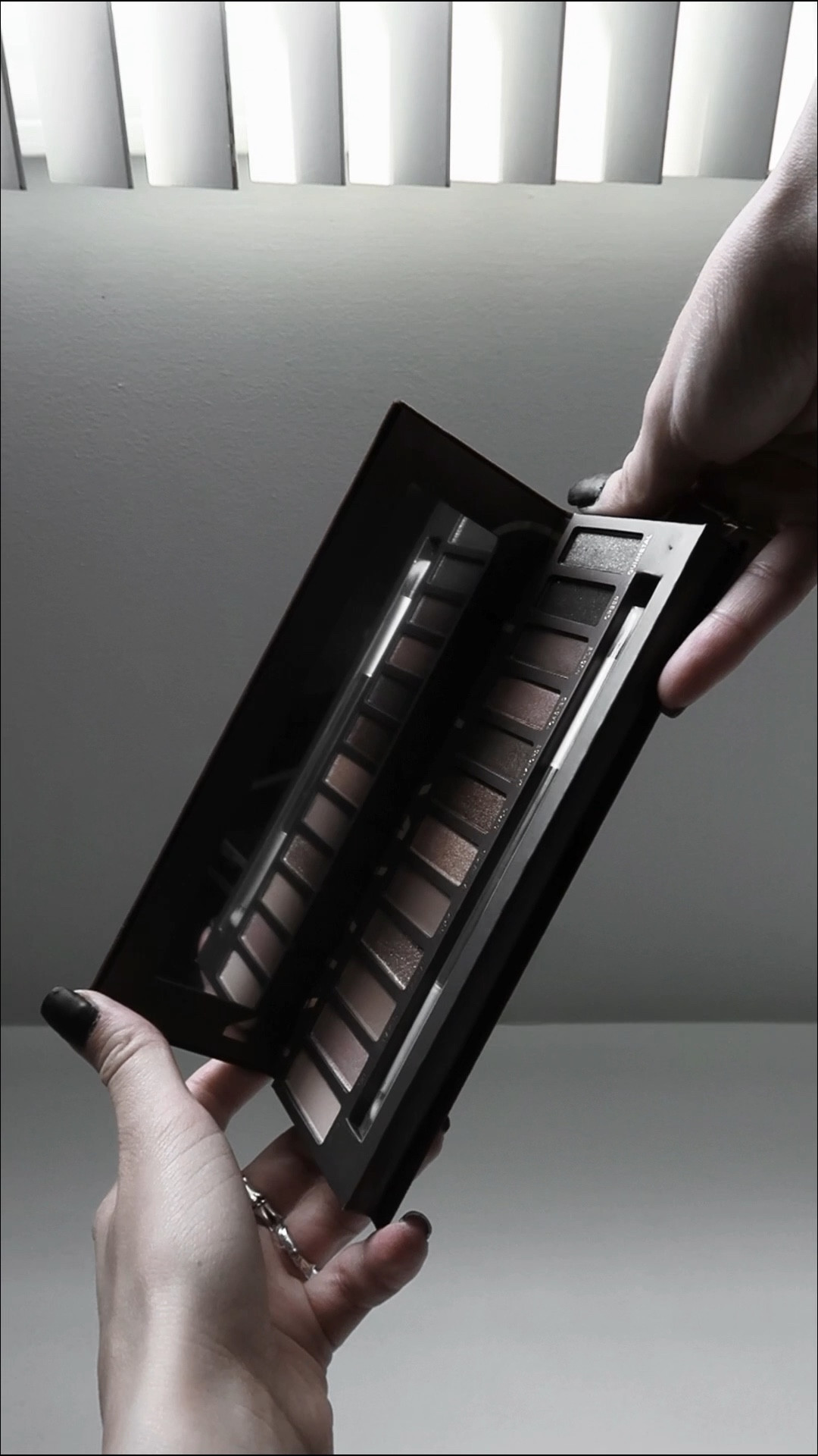 the naked palette is back and exclusive at ulta 🖤 ultimate nostalgia #urbandecay #eyeshdowpalette #ulta

#LTKFindsUnder50 #LTKBeauty