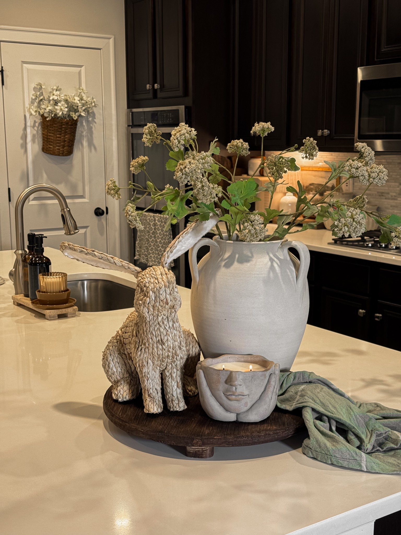 Spring vignette

Wooden board, Bunny Easter wicker, Pottery vase, Spring stems Target, Tea towel

#LTKStyleTip #LTKSeasonal #LTKHome