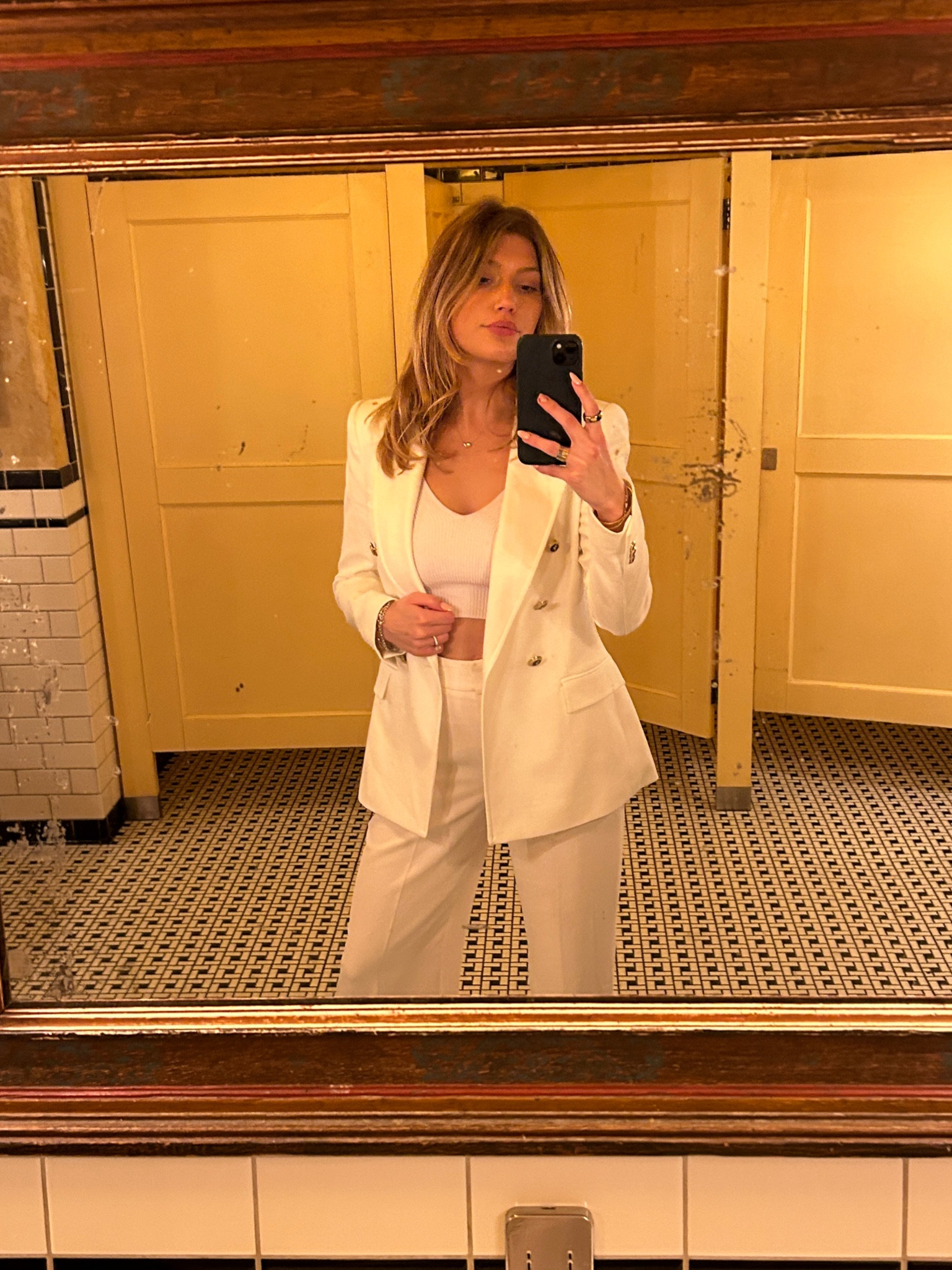 Wedding dress shopping look!! 


Winter outfits, wedding dress, wedding, bride outfits, bride to be, white, Valentine’s Day 

#LTKstyletip #LTKMostLoved #LTKfindsunder100