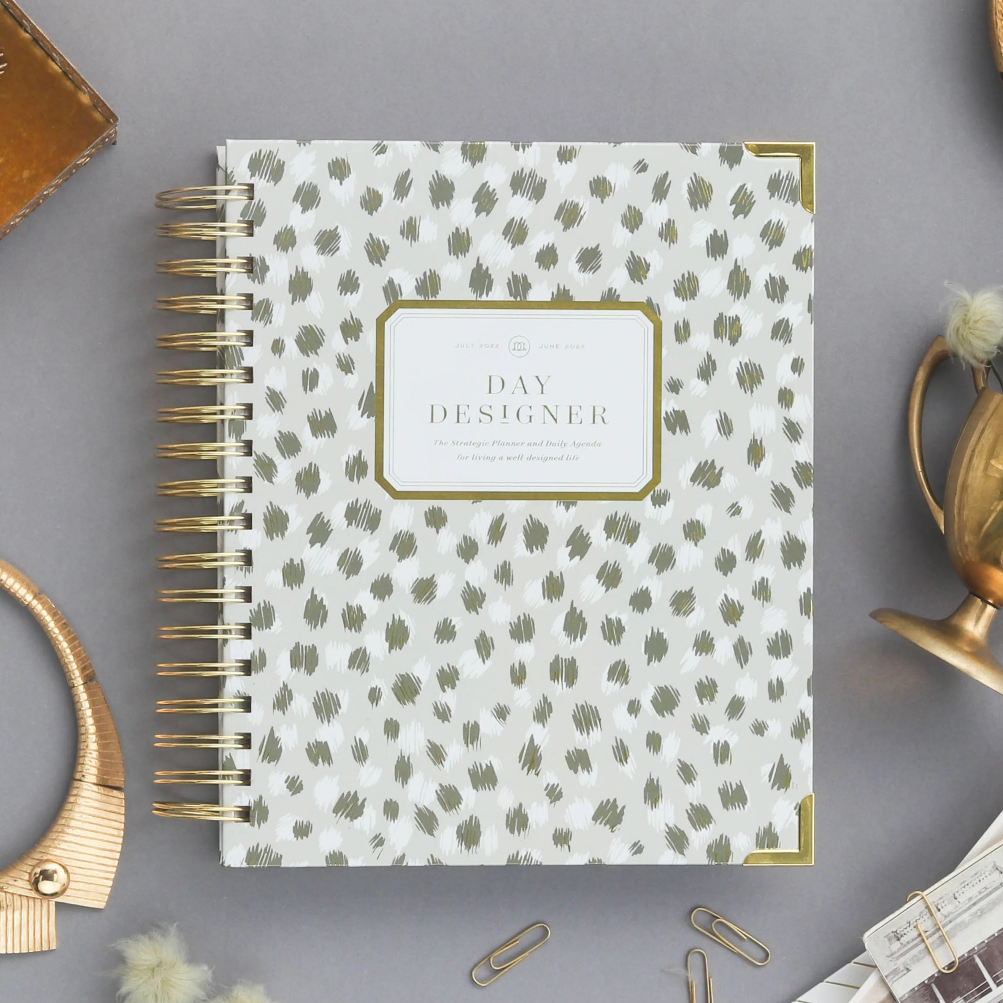 2023-24 Daily Planner: Chic | Day Designer