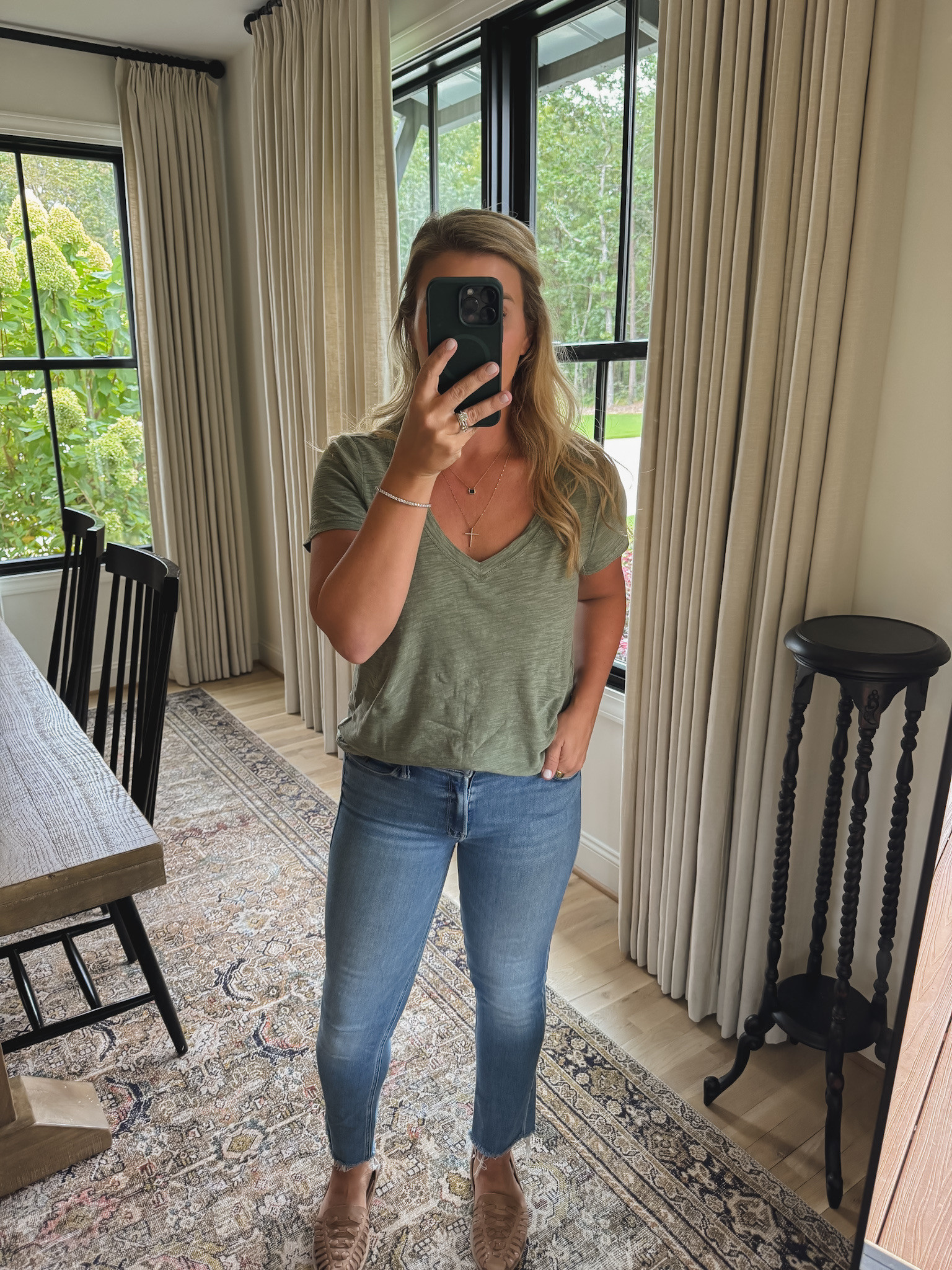 Cute and simple outfit idea!

#LTKStyleTip