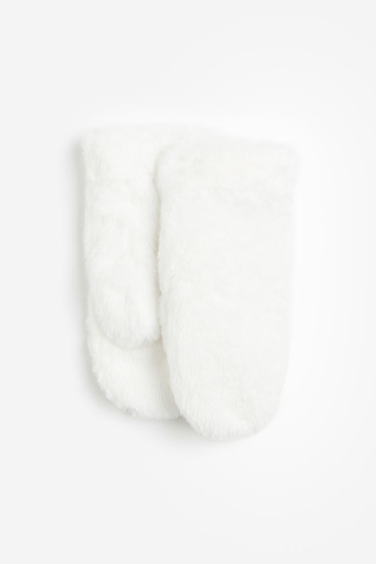 Fleece-lined fluffy mittens | H&M (UK, MY, IN, SG, PH, TW, HK)