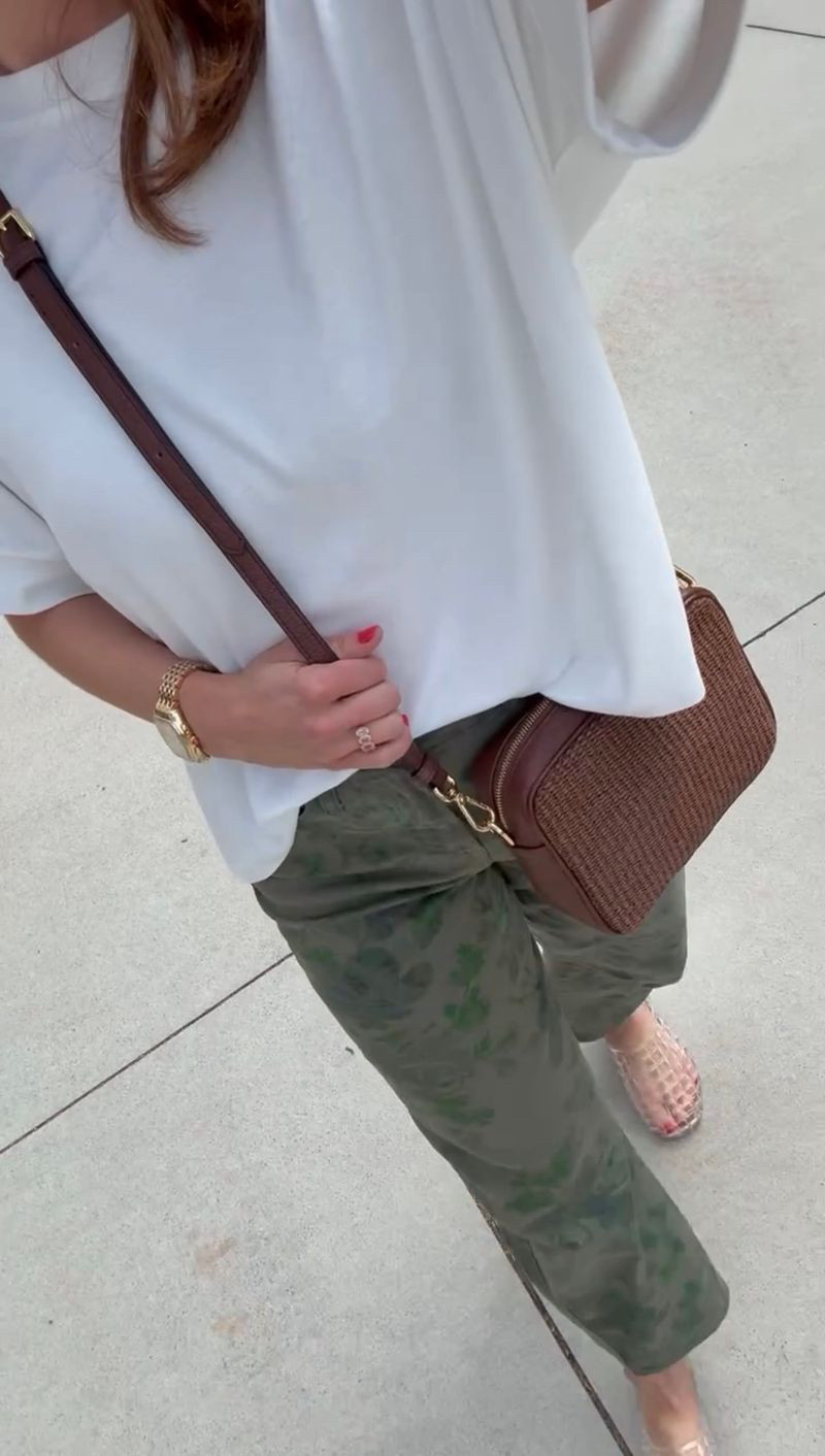 My spring outfit of the day🩷 Obsessed with these barrel leg pants from Gap!! 

 #LTKgrwm #LTKootd #LTKmomlife