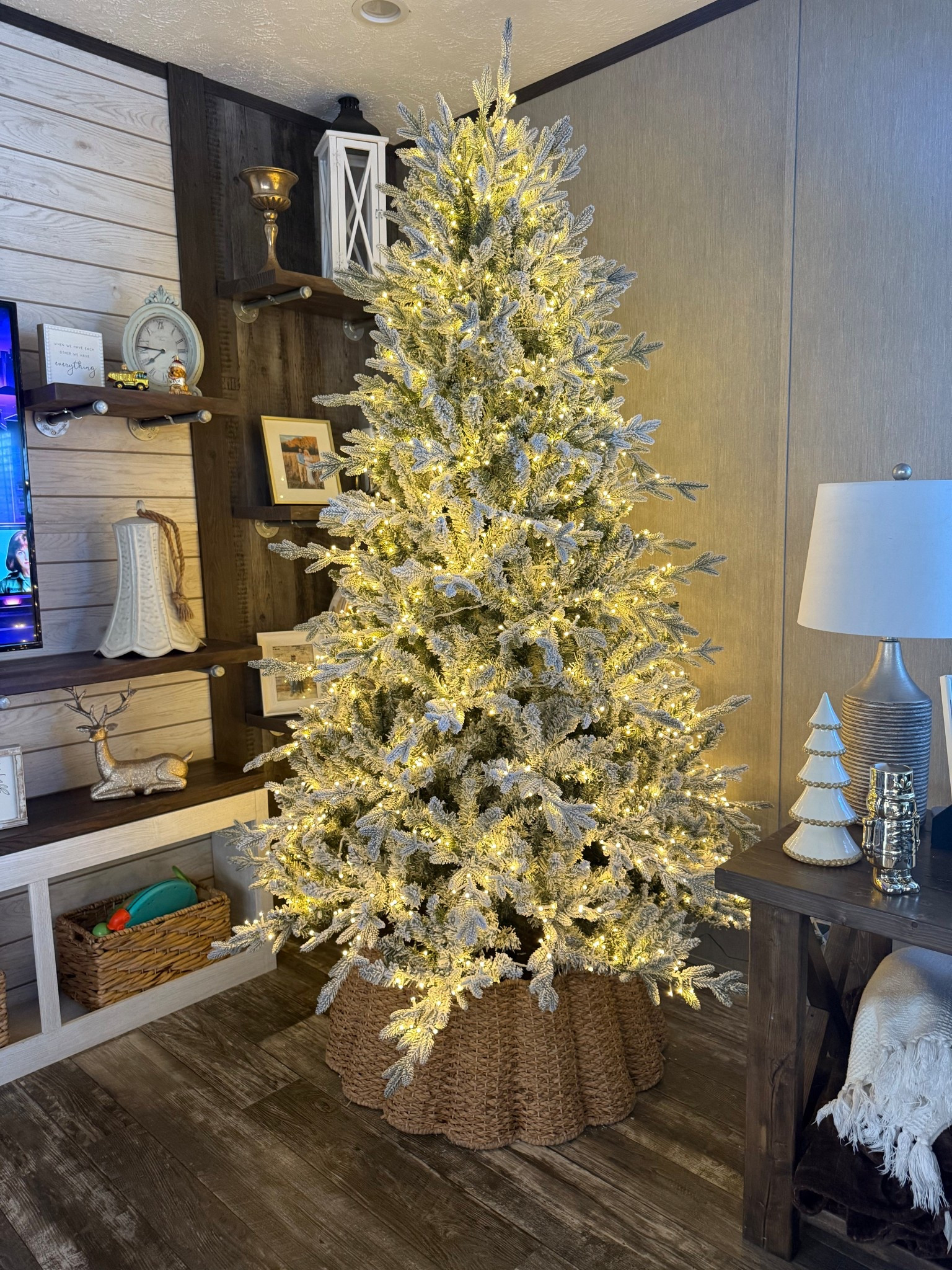 My new tree! Perfect amount of flocked! #christmastree #christmas