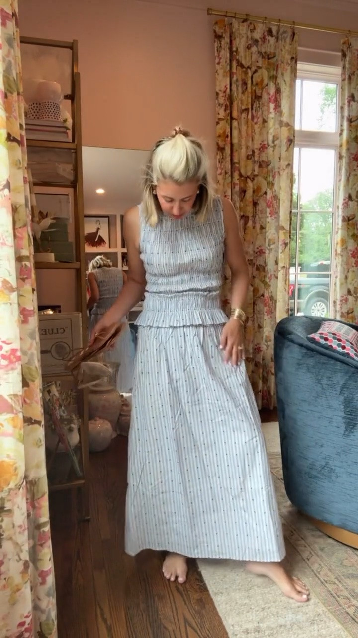 Ok yall help me here…..I took this out of the box and didn’t think I would keep it but now I put it on and I love it!! It’s a set…I’m in xs in top & skirt and 8 heel & sandals tts.

#LTKootd #LTKSeasonal #LTKgrwm