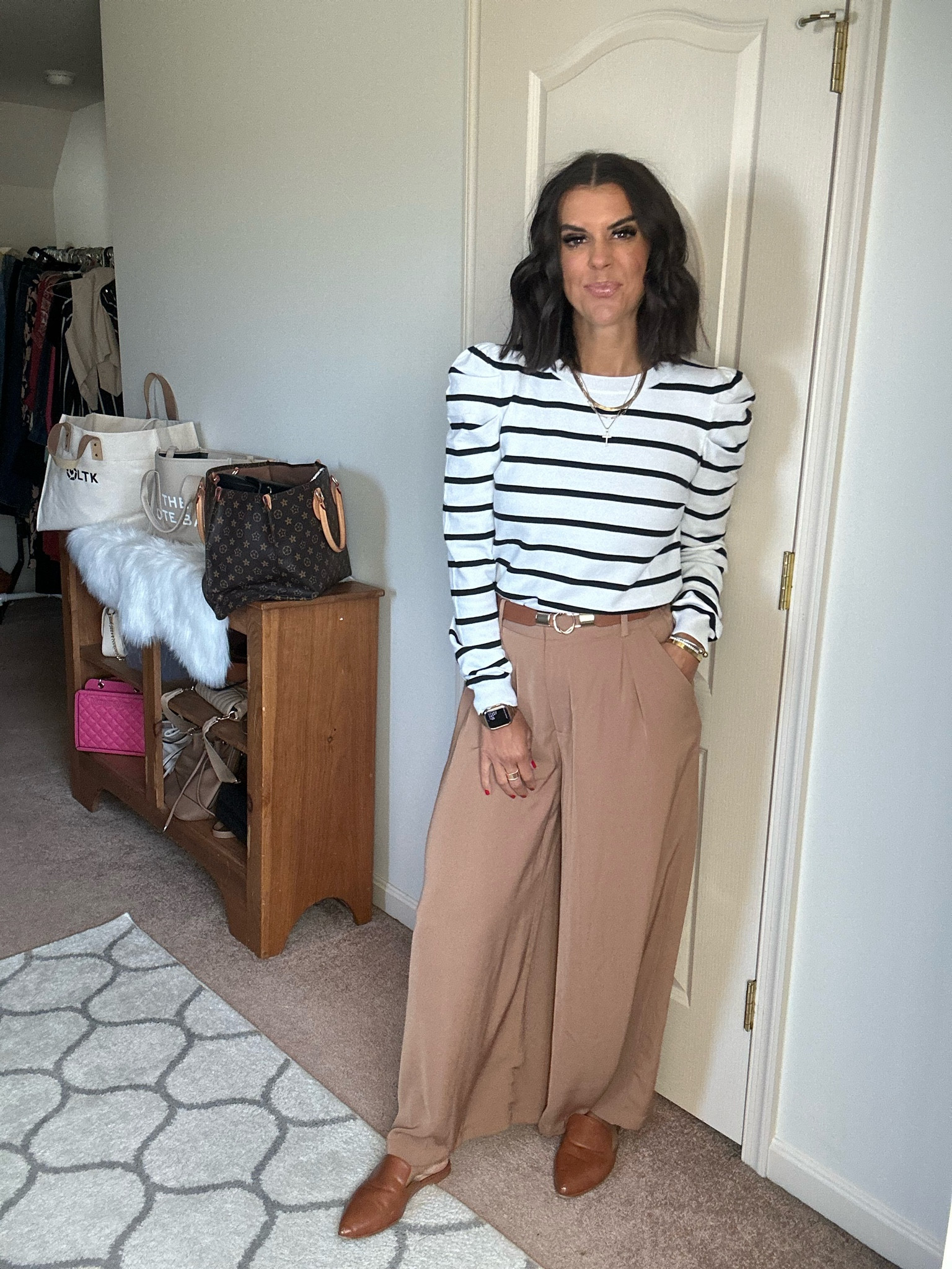 Puff sleeve sweater on promo until 11/8! I’m wearing a small!

25% off with code 25PETTSQ
+ clip the coupon
Only $13!

#LTKSaleAlert #LTKSeasonal #LTKFindsUnder100