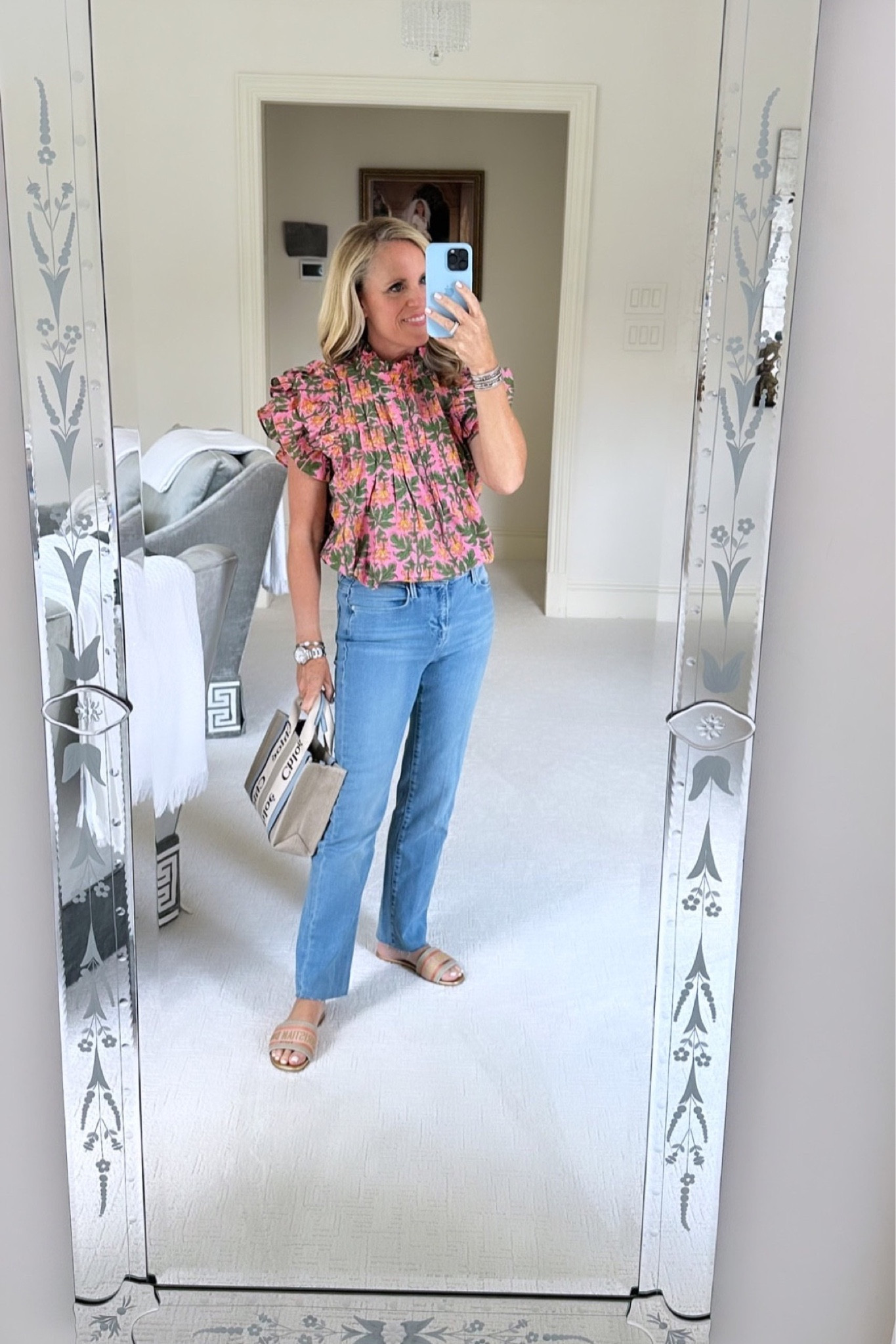Lots of fresh denim at Saint Bernard!

Frame, Le high skinny straight jeans 
Fit true to size
Light wash denim 
SLV block print ruffle top 
One size fits all 

#LTKSeasonal #LTKU #LTKstyletip