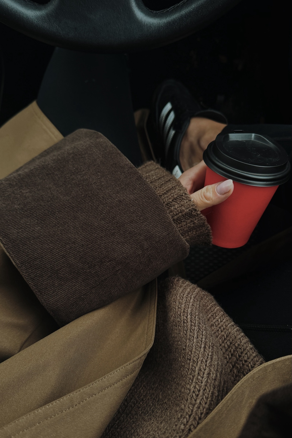 I need to go bigger with my cuffs 🦖

Oversized / knitwear / winter style / off duty 



#LTKstyletip #LTKSeasonal #LTKtravel