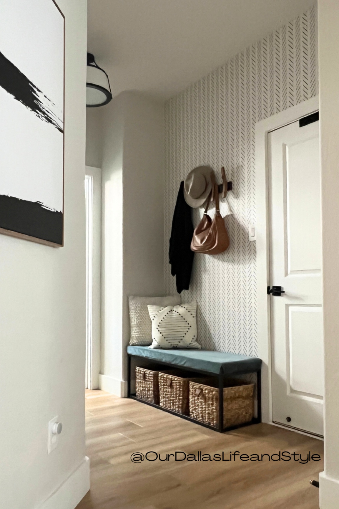 A little DIY for the hallway from our garage. #mudroom #modernhome #cleanhome #hallwaydiy #hatrack #wallpaper #bohoentry #diyentryway

#LTKhome