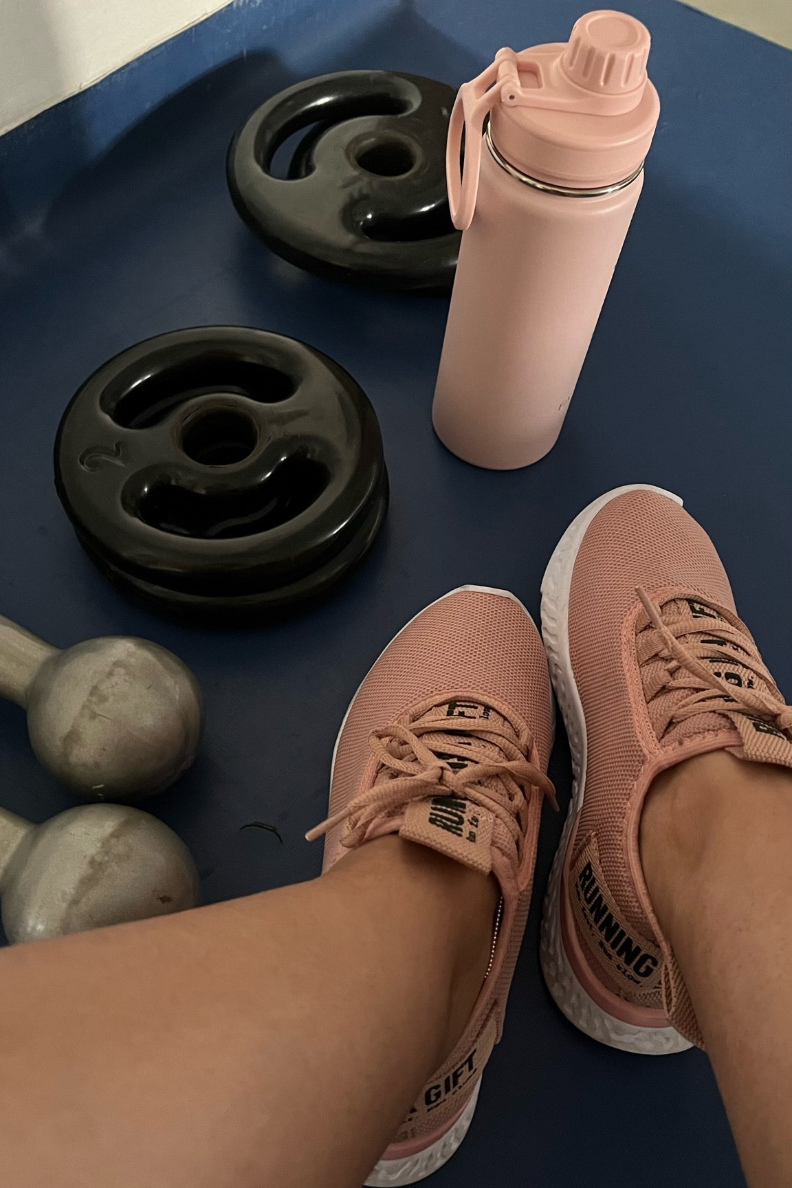 Não fico sem essa garrafinha de água, principalmente na academia. É surreal como a água se mantém geladinha! 

#LTKbeauty #LTKbrasil #LTKfitness