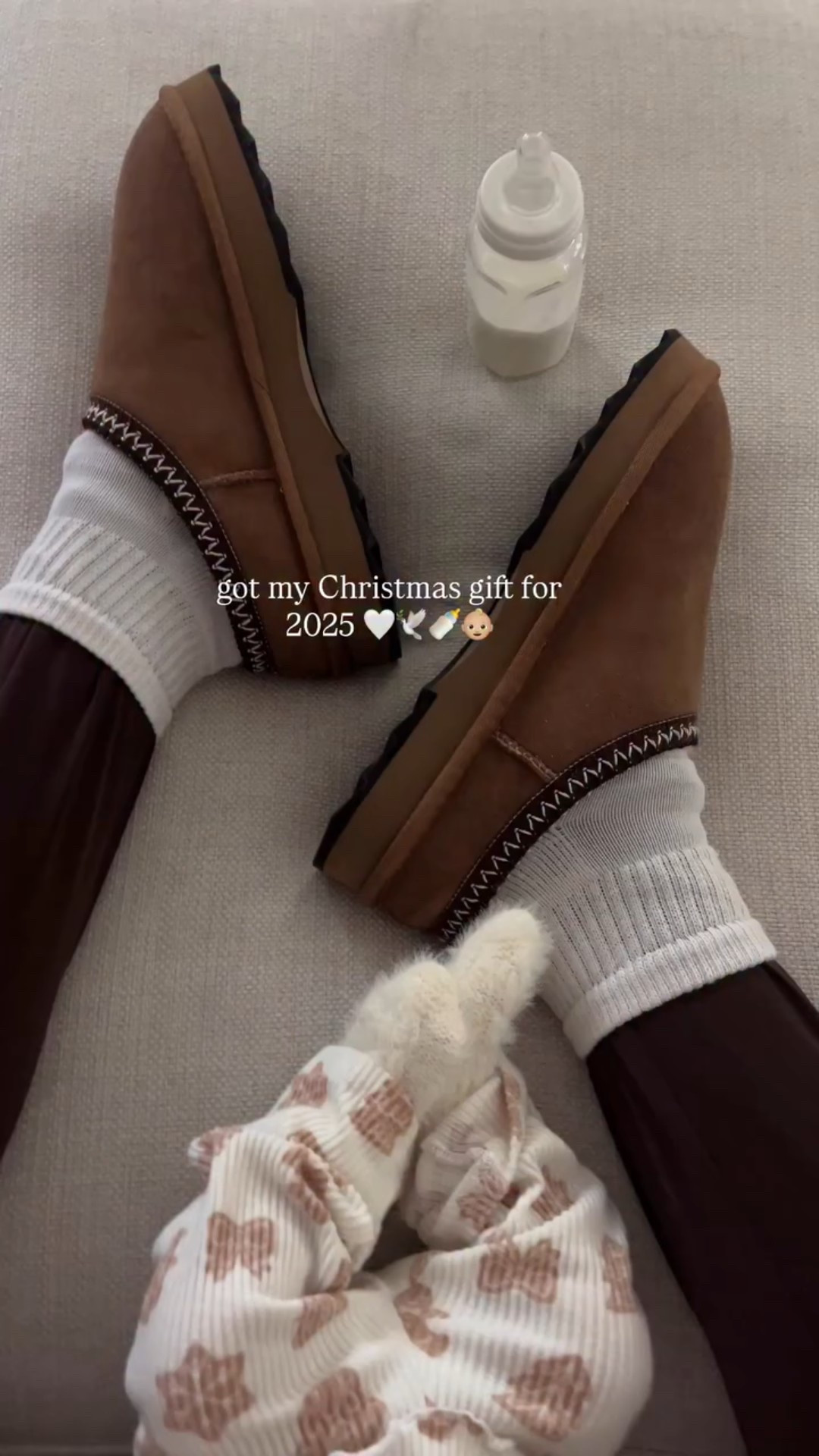 all the cozies with baby girl 🤍🐻🕊️ say COMFY for 🔗 to these @emuaustralia slippers

#emuaustralia #cozyslippers #amazonfashion #cozyathome #slippersforwomen