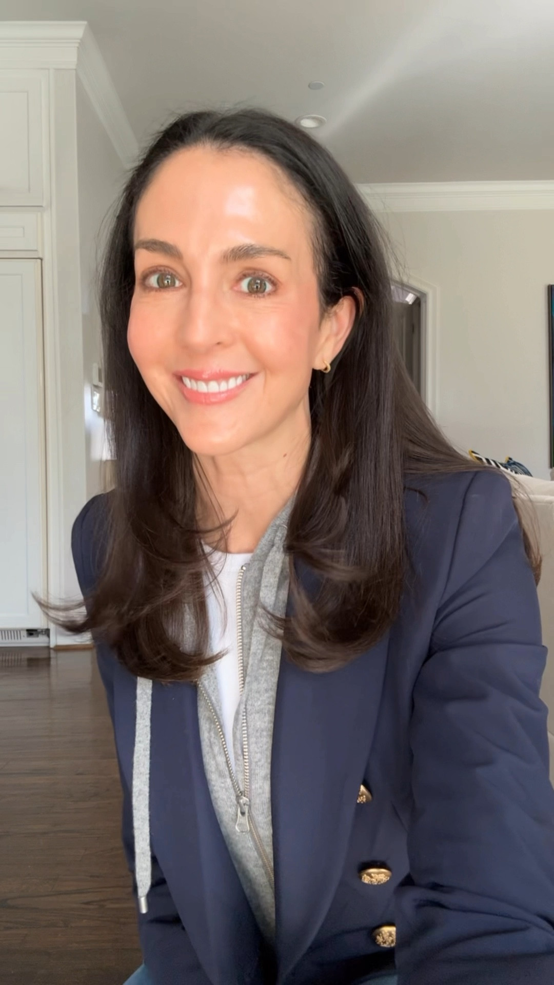 This is the 3rd day in a row that I’ve worn this blazer. It looks and feels so similar to the $700 VB blazer, but it’s only $100. This is a versatile, classic piece you’ll have for years!

Blazer- S
Cashmere hoodie insert- XS/S
White top- S
Jeans- 26 (fit TTS)


#LTKWorkwear #LTKFindsUnder100 #LTKOver40