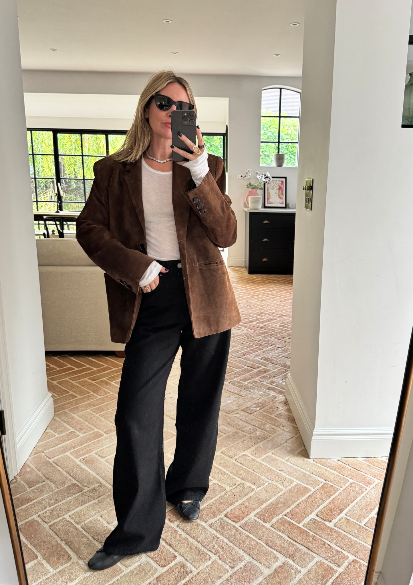 Black relaxed jeans + suede jacket | sunday lunch outfit | suede blazer | ballet flats | black jeans | fall outfit | autumn outfit 

#LTKeurope #LTKautumn #LTKdatenight