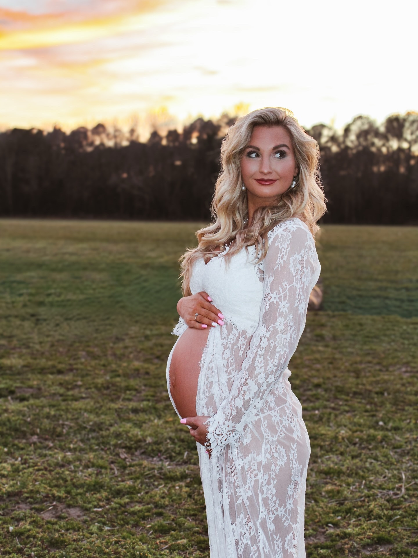 Barefoot & pregnant 👣 #40weeks 

📸 Grammy, @we_are_the_millers4 
#pregnantbellybump #pregnancy #maternityphotoshoot #maternityphotosession pregnancy, pregnant journey, maternity photos, fun maternity, maternity photoshoot, motherhood, pregnancy photos

#LTKBump #LTKmomlife #LTKBaby