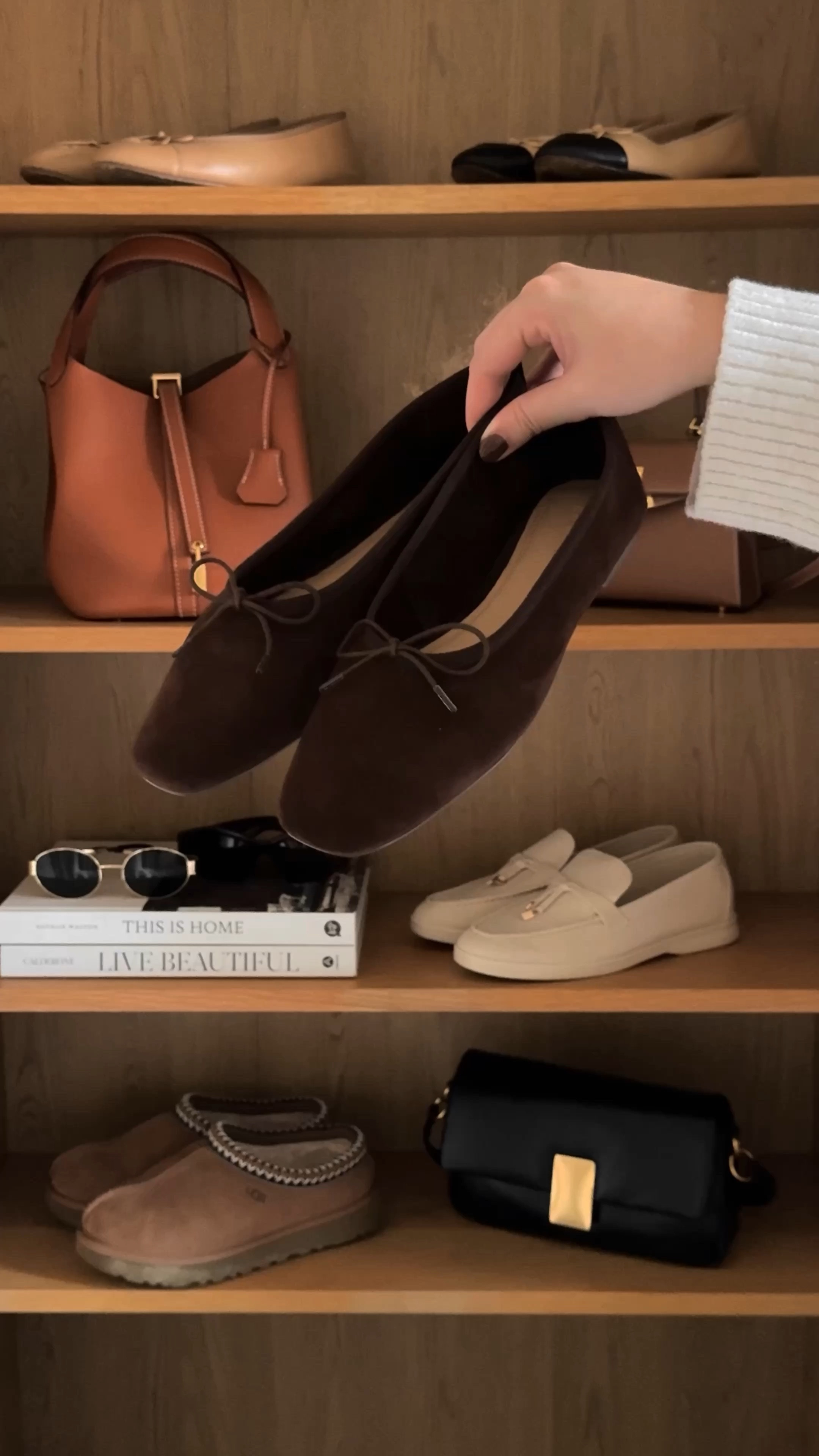 Autumn favourites from H&M 🤎 #hm #autumn #hmhaul #suede #balletflats #burgundy

#LTKSeasonal