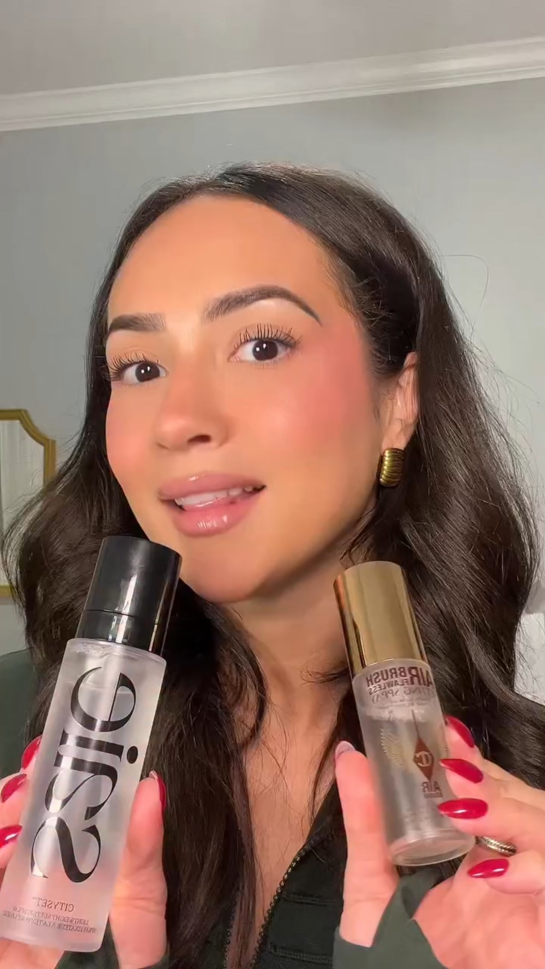 I hope this helps xx @saiebeauty @charlottetilbury both are great options :) #makeup #makeupreviews #makeupproducts #settingspray #makeuplover