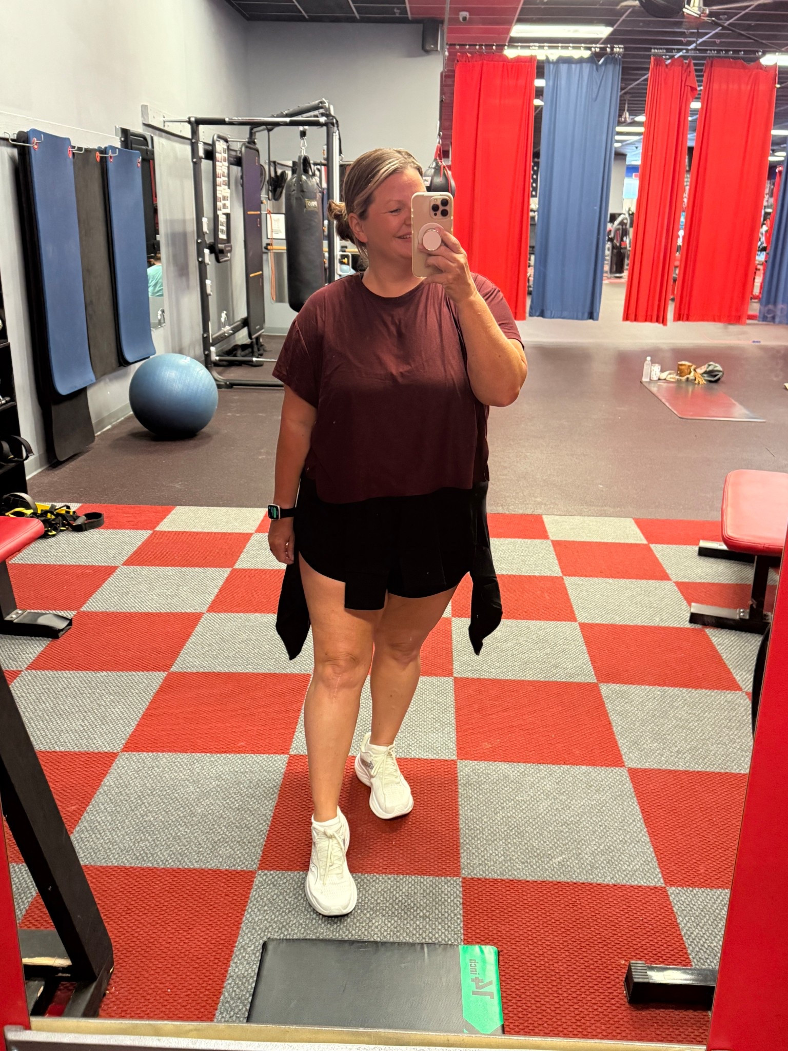 Feelin’ strong + cute = unstoppable 💪🖤
OOTD: gym edition 🚨
Loving this new cropped workout top from Old Navy — comfy, flattering, and officially my new fave.
Here’s to movement, midlife muscles, and outfits that motivate! ✨

#GymOOTD #OldNavyActive #MidlifeStrong #CroppedAndConfident #WellnessJourney #MoveWithPurpose

#LTKStyleTip #LTKActive #LTKMidsize