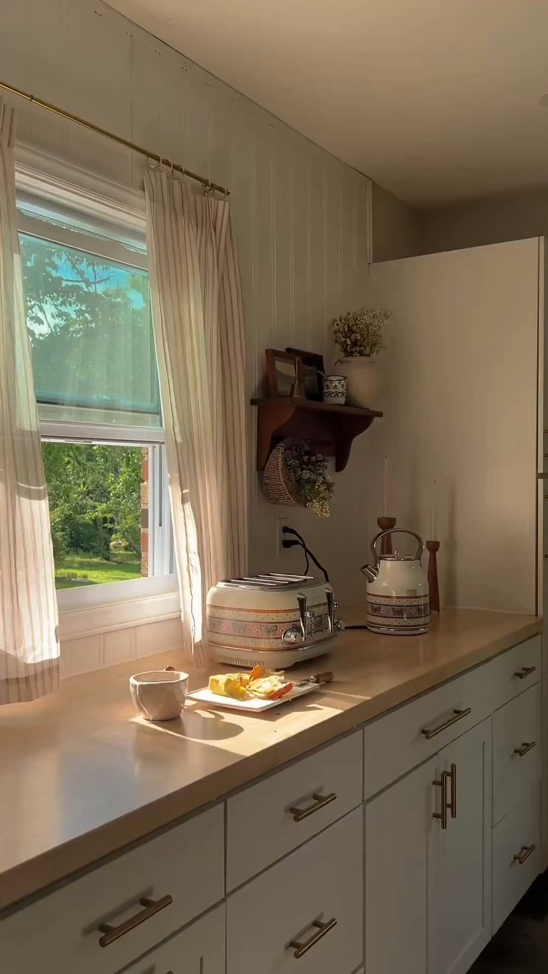 Toaster, kettle , kitchen appliances. 

#LTKHome #LTKGiftGuide