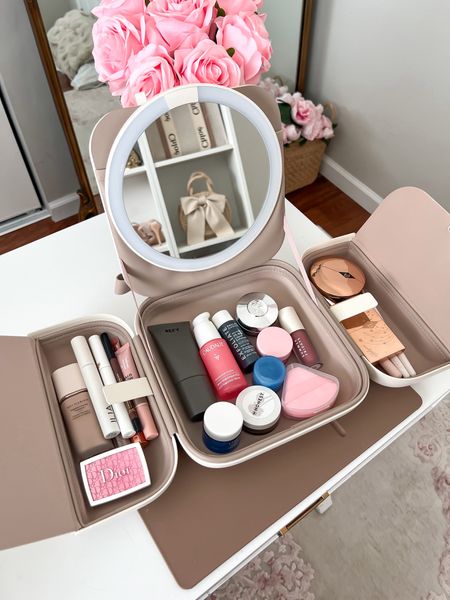 Amazon travel cosmetics case with LED mirror