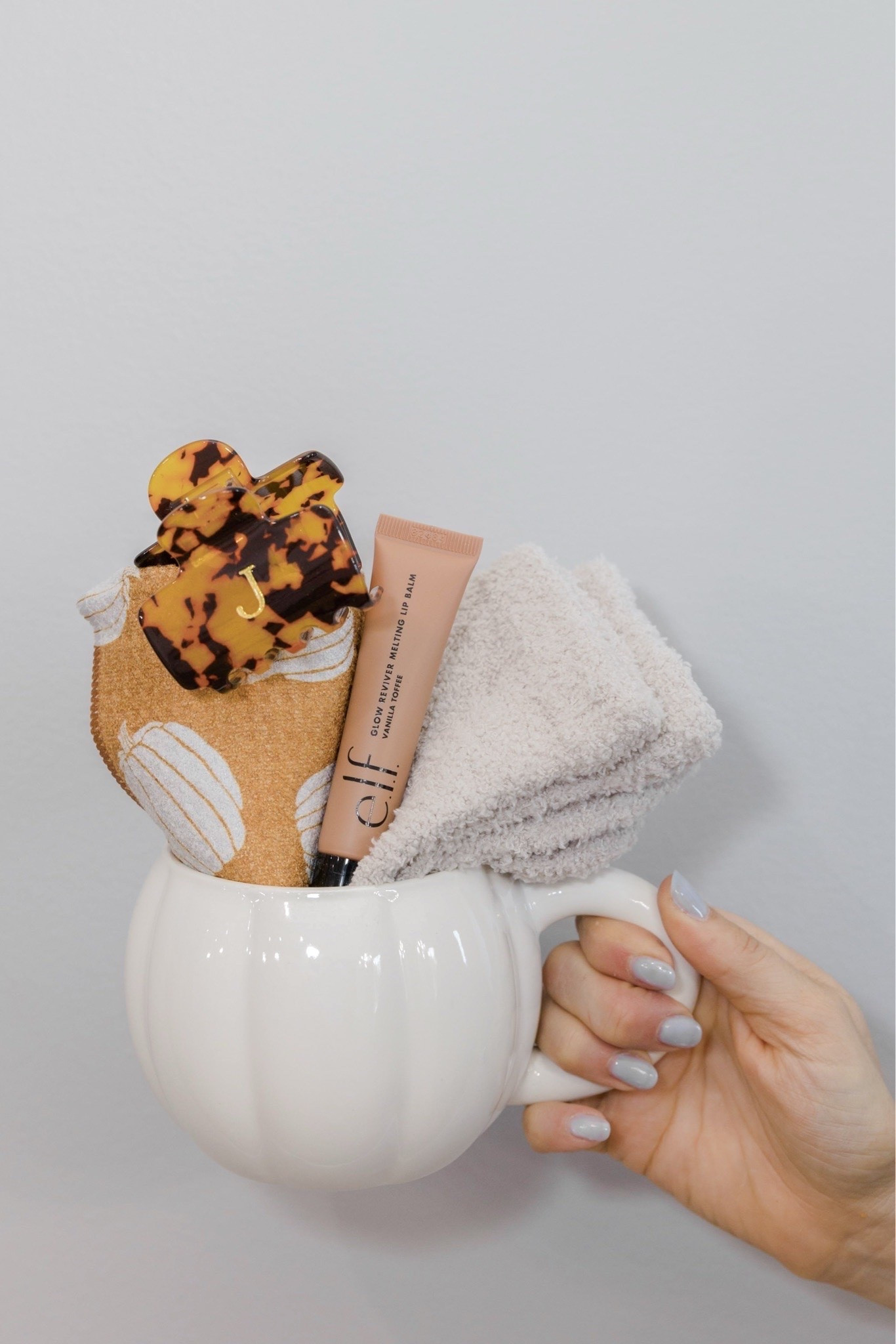 Forget brrr basket, this is the cutest little brrr mug! Perfect for your besties to keep them cozy this fall!

#LTKSeasonal #LTKHome