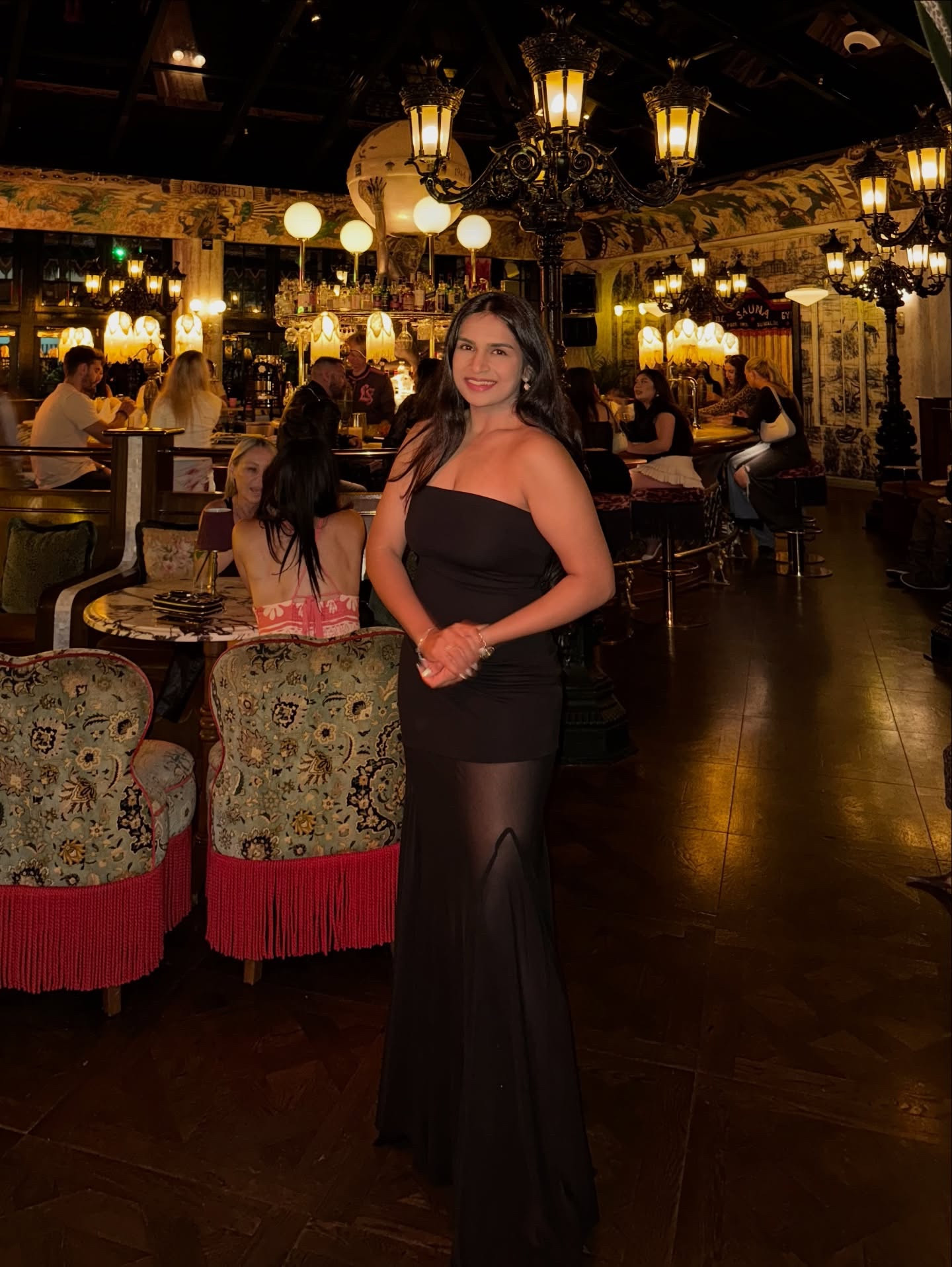 If you stare too long, you might just fall for the smile 😉

.

.

.

.

.

.

.

.

.

#blacktieoutfit #blackgown #lafayette #sandiego_ca #birthdayoutfit #lifeofashowgirl #travelgram #neverendingfoootsteps