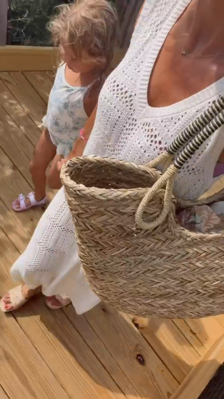 The cover up I’ve been wearing non stop & the straw tote I’ve been loving! This bag is perfect for the pool/beach! Currently on sale!

Loverly Grey, Target sale, straw tote, beach bag, pool bag, cover up 

#LTKSeasonal #LTKSwim