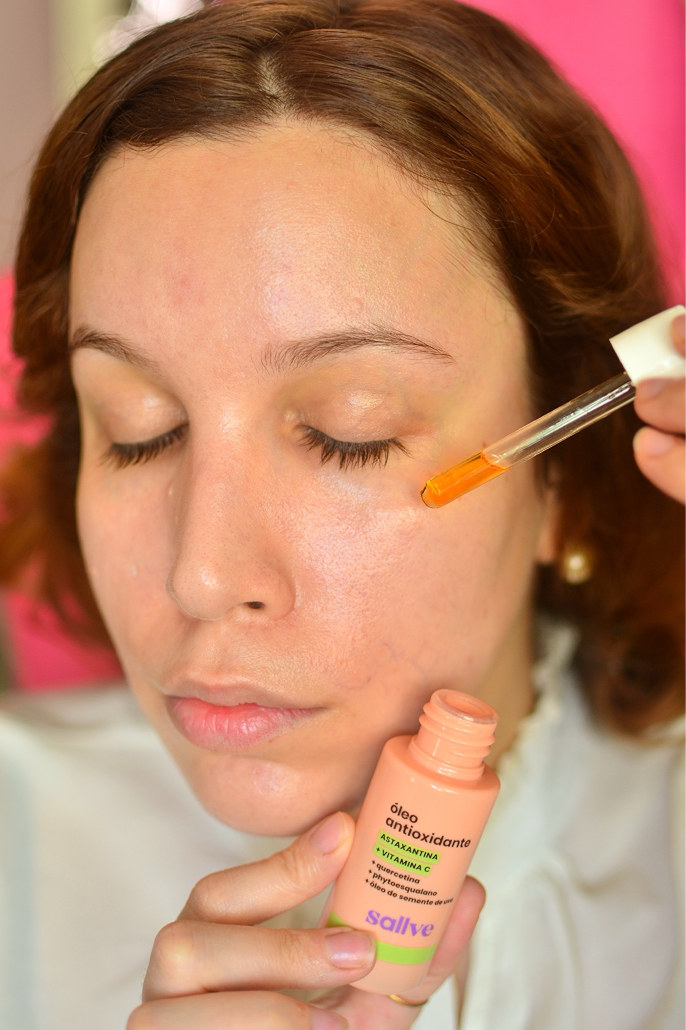 Ele virou um querido meu na hora de dormir, pois uma noite de sono com o Óleo Antioxidante da Sallve na pele é algo simplesmente renovador. Sua textura e sensorial é leve e fininha, e ele melhora drasticamente a firmeza, elasticidade, uniformiza o tom e textura da pele, além de reduzir e tratar os sinais do tempo, e melhorar muito a aparência de pele cansada e desidratada. 
.
.
.
#sallve #oleoantioxidante