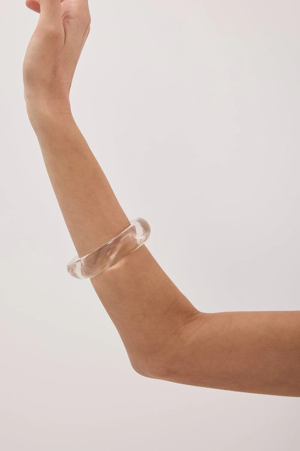 NOAH THE LABEL CLEAR RESIN BANGLE | DISSH