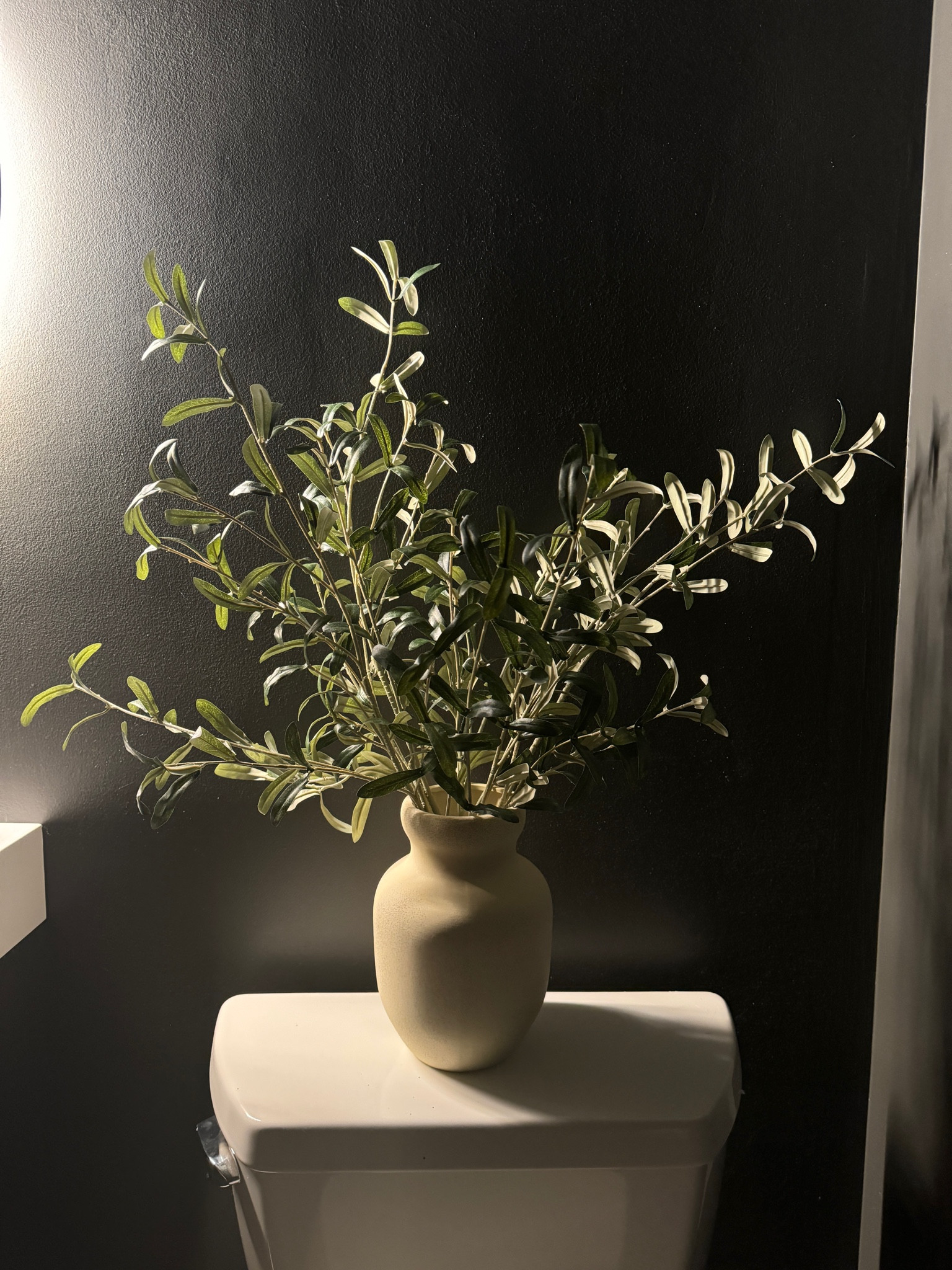 I finally found the perfect faux arrangement for our guest bathroom! Target for the win! 🎯