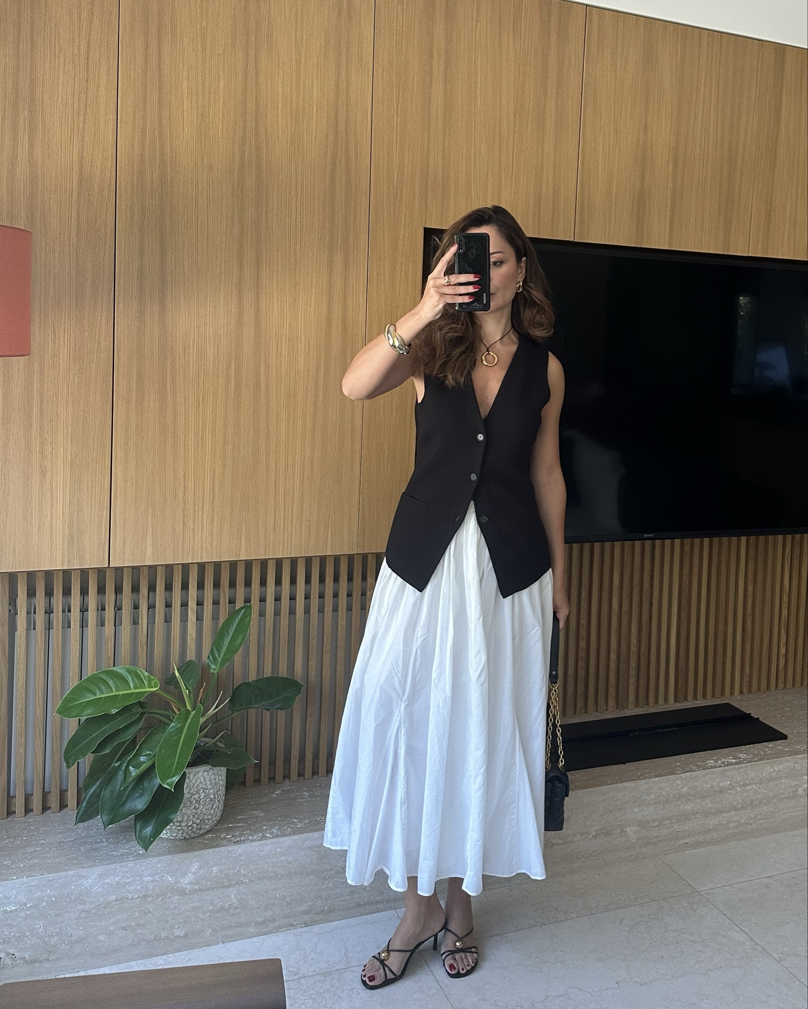 White maxi skirt styled 6 ways
#maxiskirt #whiteskirt #zaraskirt #zarawomen

#LTKStyleTip #LTKSummerEdit #LTKFindsUnder100