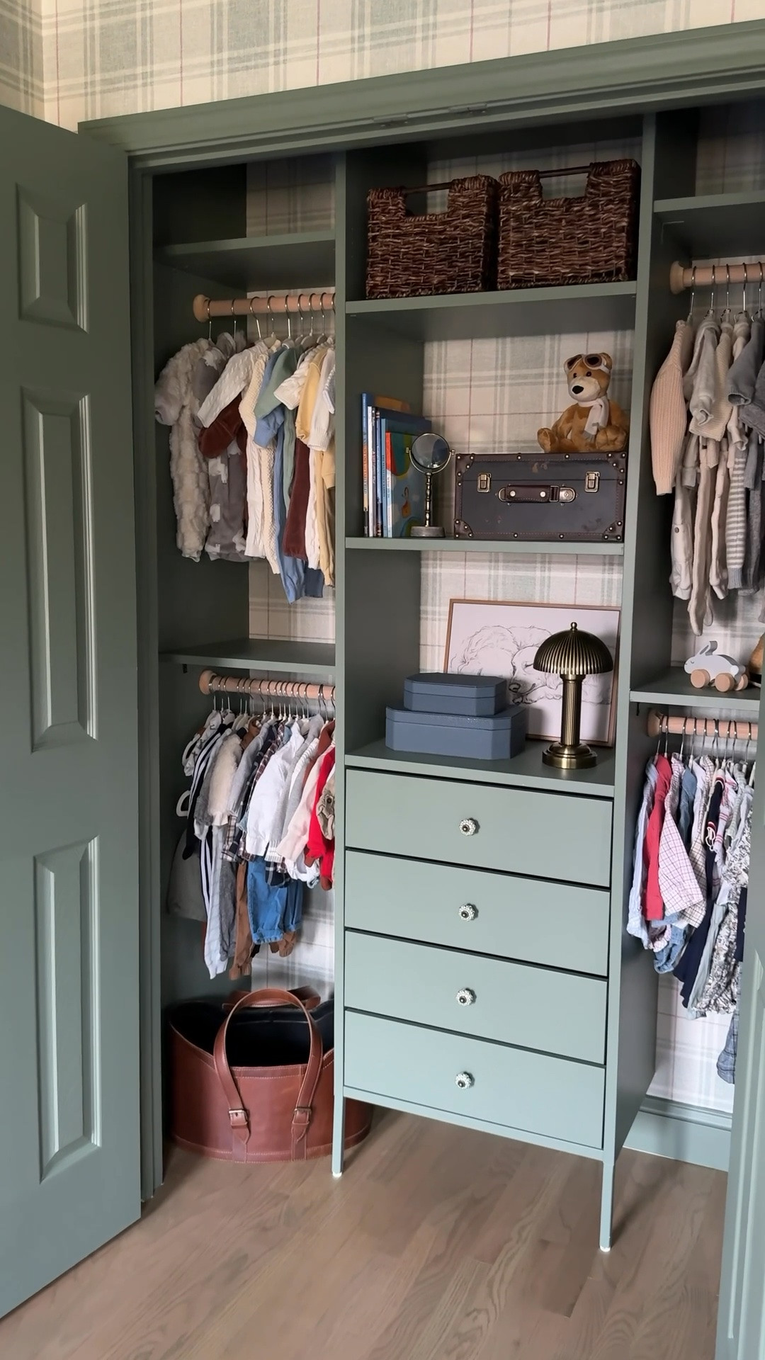 #ad The cozy English cottage-inspired nursery of my dreams 🍂 This room might be my favorite we've ever done,
but there's just something about it in the fall that makes it feel extra special

I get asked all the time where everything in here is from and so many of my favorite pieces are from @wayfair! Their Epic Fall Sale is happening now with up to 70% off, so it's the perfect time to cozy up your home for the season. Plus, they offer free & easy delivery on orders over $35

#WayfairPartner #Wayfair