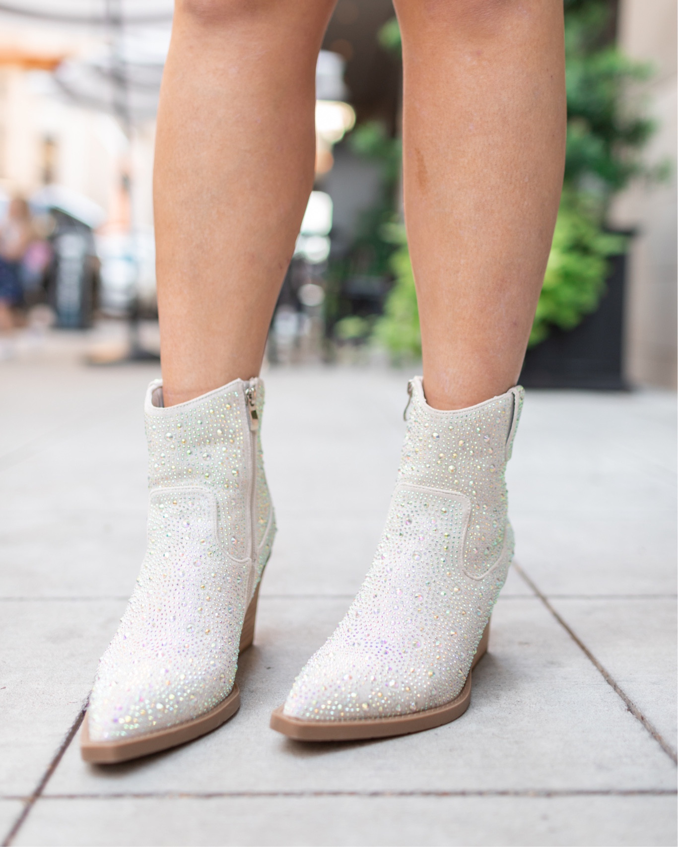 Fall western booties I wore at LTKcon last year!! These are adorable cowgirl boots and bling up any outfit. True to size

#fallboots #fallfashion #fallshoes #westernboots #cowgirlboots #boots #booties

#LTKsalealert #LTKCon #LTKshoecrush