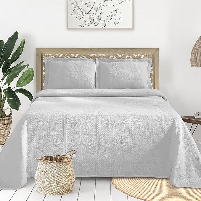 SUPERIOR 100% Cotton Fleur De Lis Matelasse Twin Bedspread, White | Amazon (US)