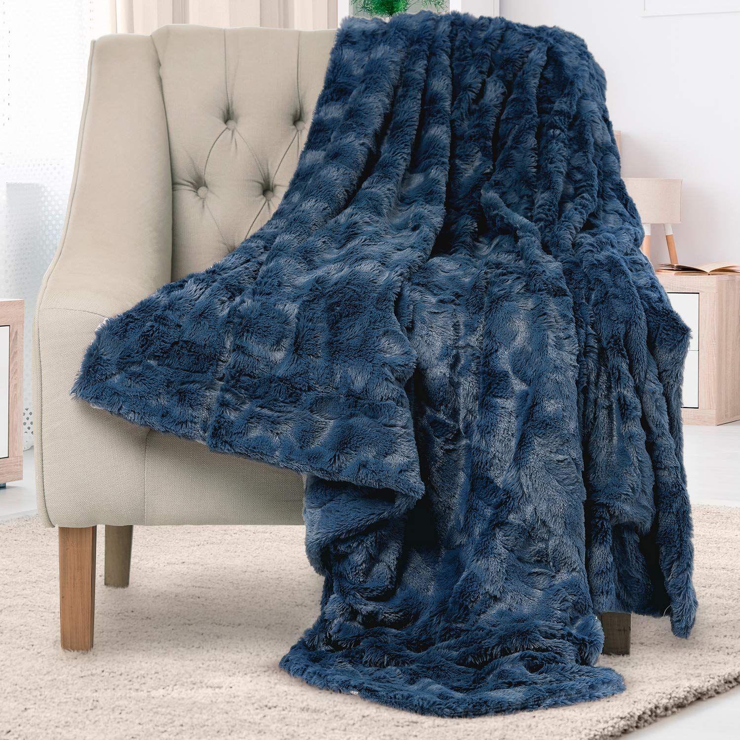 Everlasting Comfort Luxury Faux Fur Throw Blanket - Soft, Fluffy, Warm, Cozy, Plush (Navy Blue) | Amazon (US)