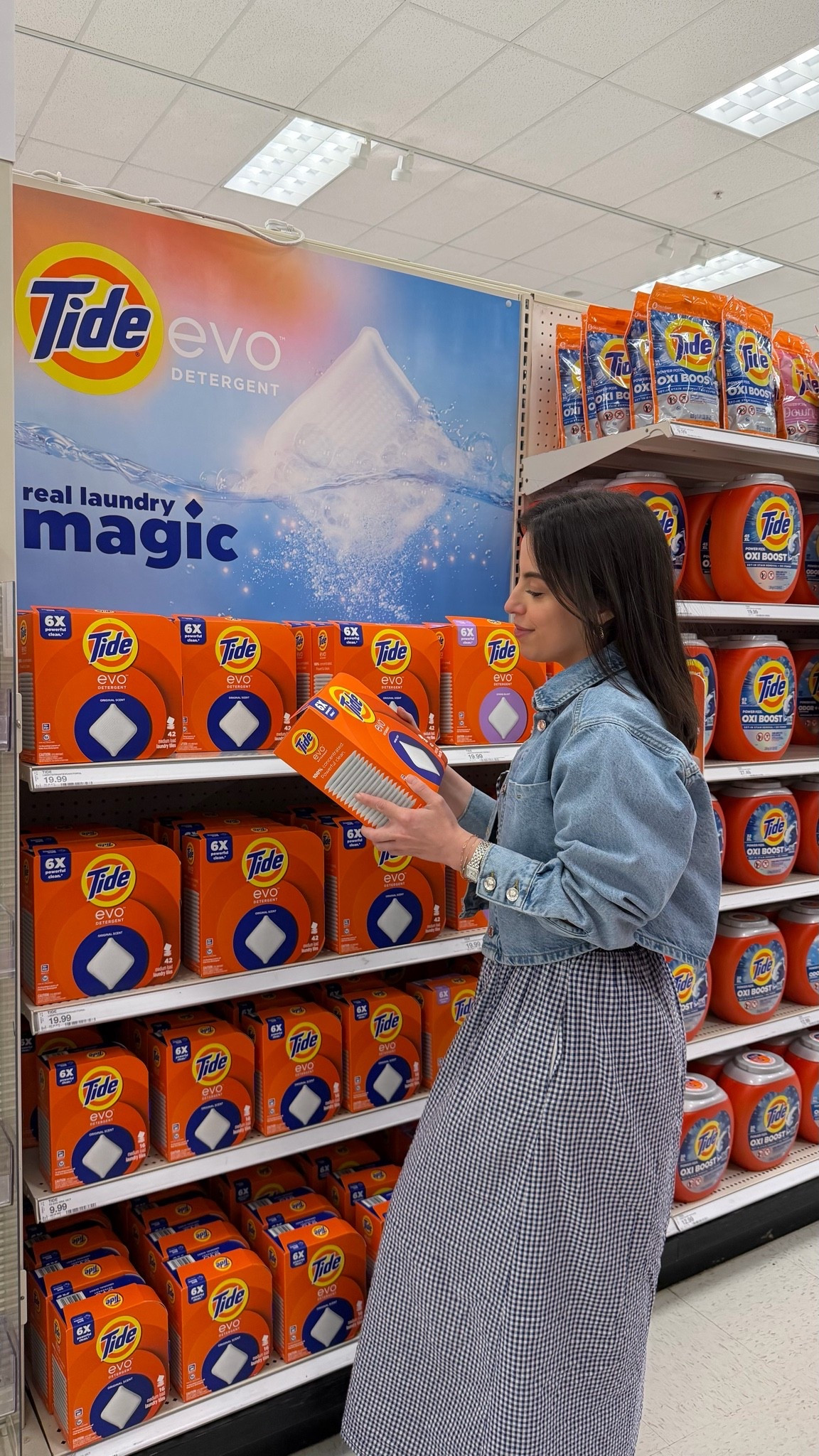 #ad Nothing makes the house feel more reset than fresh bedding. Lately I’ve been using @tidelaudry Evo, Tide’s new detergent tile that dissolves in water and helps clean, brighten, and freshen everything up. I picked it up at @target and it’s been such a simple, easy upgrade for laundry day #TargetPartner #Target #TidePartner #tide #tideevo @Shop.LTK, #liketkit